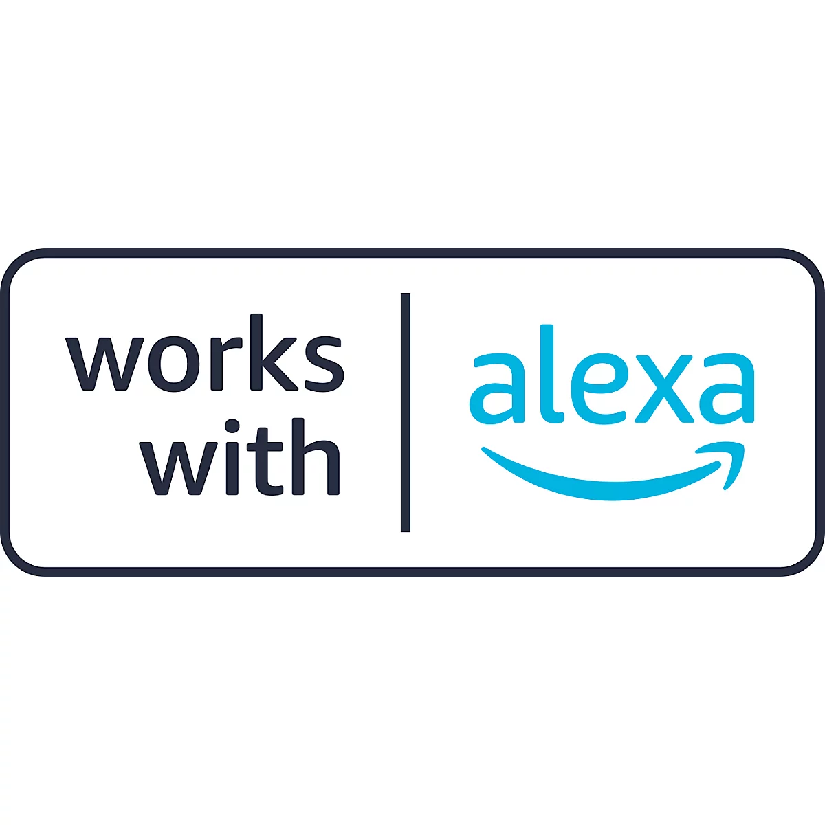 Weiße Steckdose mit Smart-Plug und schwarzem Kabel in einer Wandsteckdose. Im Hintergrund eine Vase.