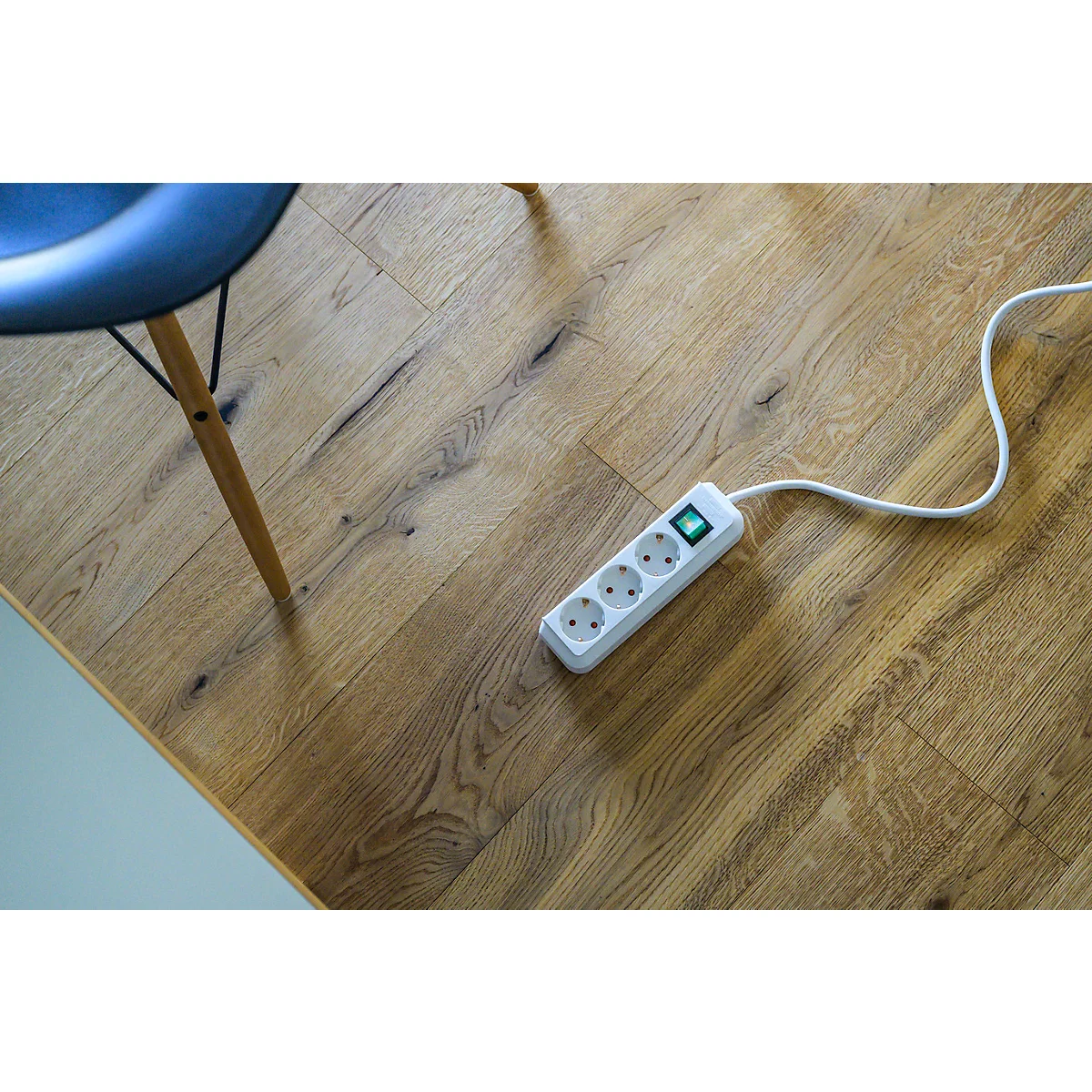 Brennenstuhl Eco-Line contactdoosstrook, 3 contactdozen met randaarde, 45° opstelling, verhoogde aanrakingsbeveiliging, 1,5 m snoerlengte, L 215 x B 95 x D 60, wit