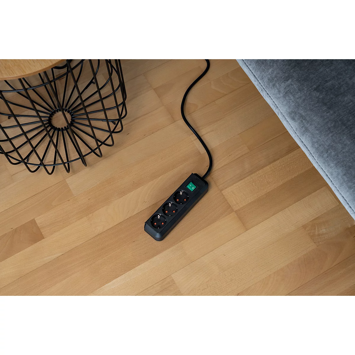 Brennenstuhl Eco-Line contactdoosstrook, 3 contactdozen met randaarde, 45° opstelling, verhoogde aanrakingsbeveiliging, 3 m snoerlengte, L 240 x B 90 x D 60, zwart