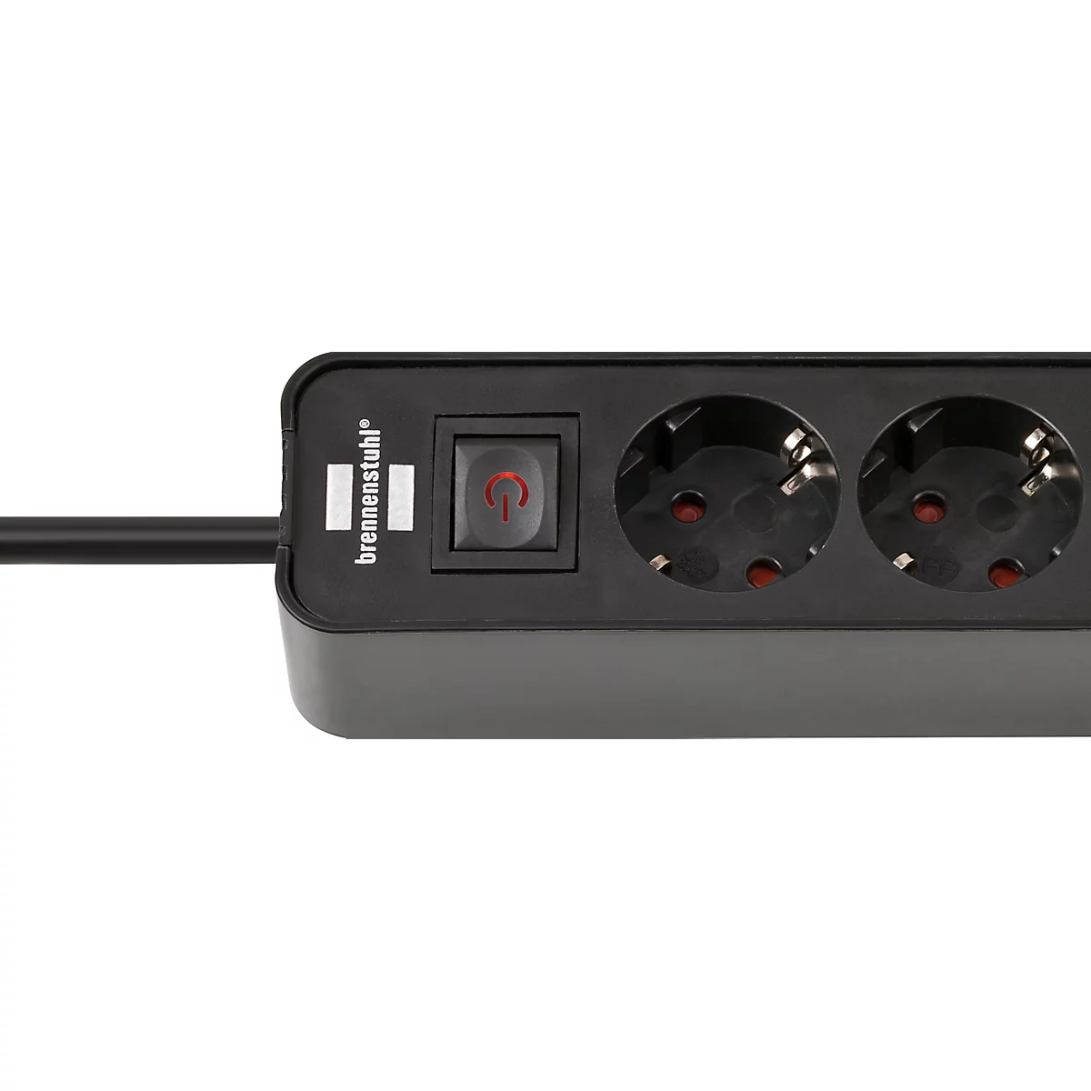 Detailopname van een zwart stopcontact met twee stopcontacten, een verlichte aan-uitschakelaar en de merknaam.