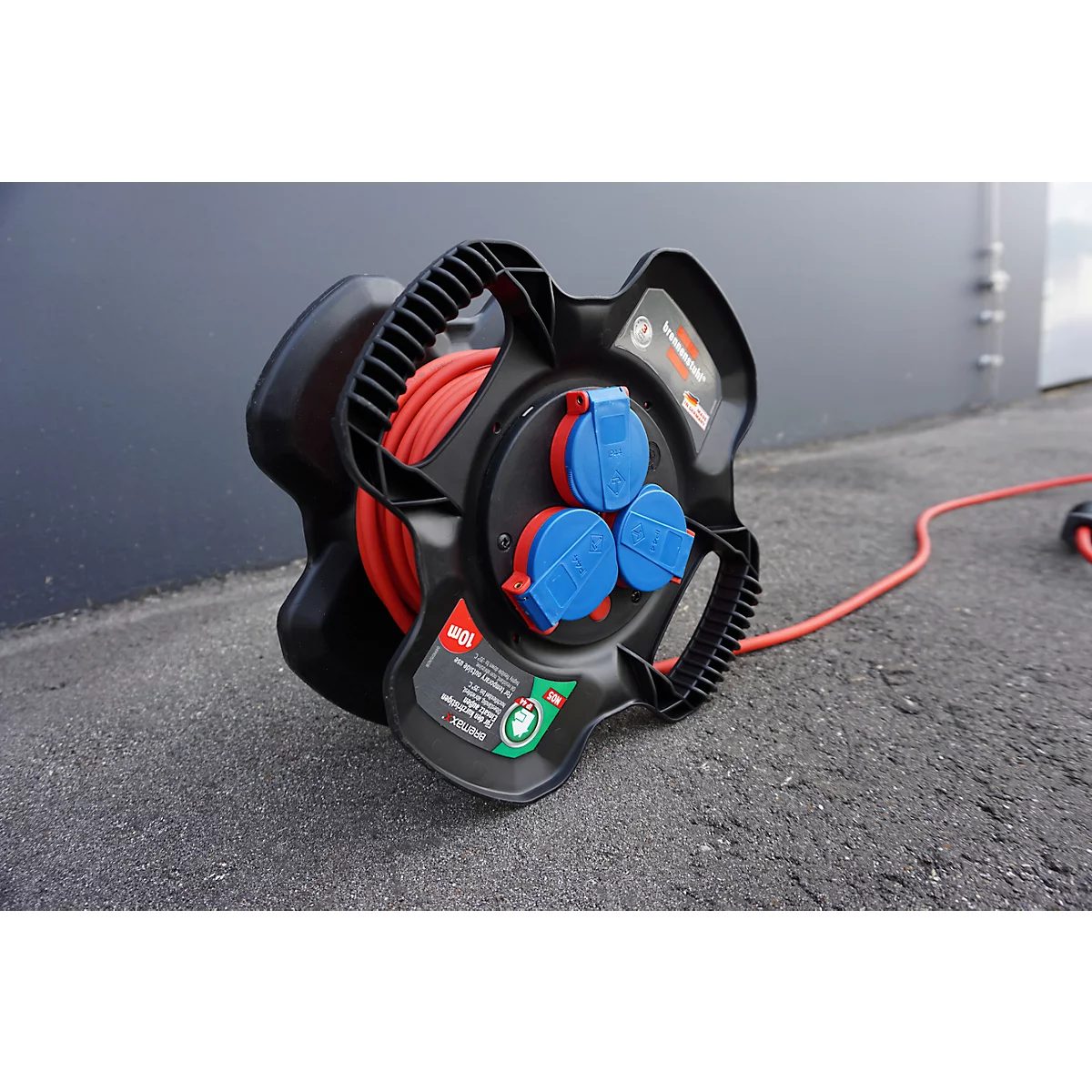 Brennenstuhl Gummi-Kabeltrommel X-Gum, 10 m, 2 Handgriffe, 3-fach spritzwassergeschützt, ölbeständiges RN-Kabel, IP44, blau/rot/schwarz