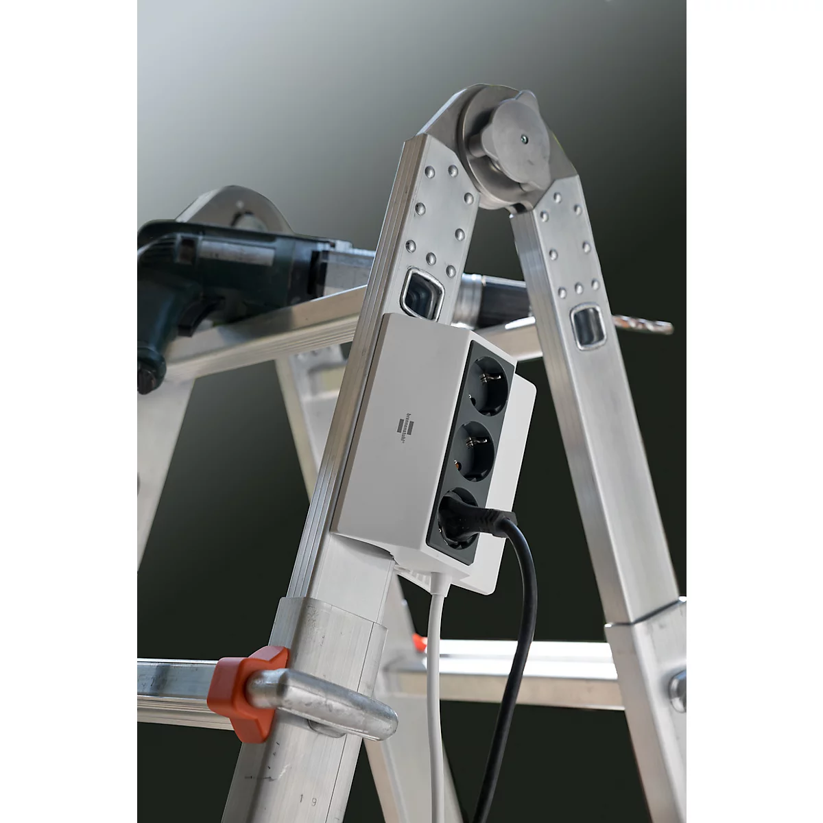 Brennenstuhl klembare stekkerdoos, 3 stekkerdozen met aardingscontact, 45° opstelling, kleminrichting zonder gereedschap, L 195 x B 105 x D 140 mm, antraciet/wit