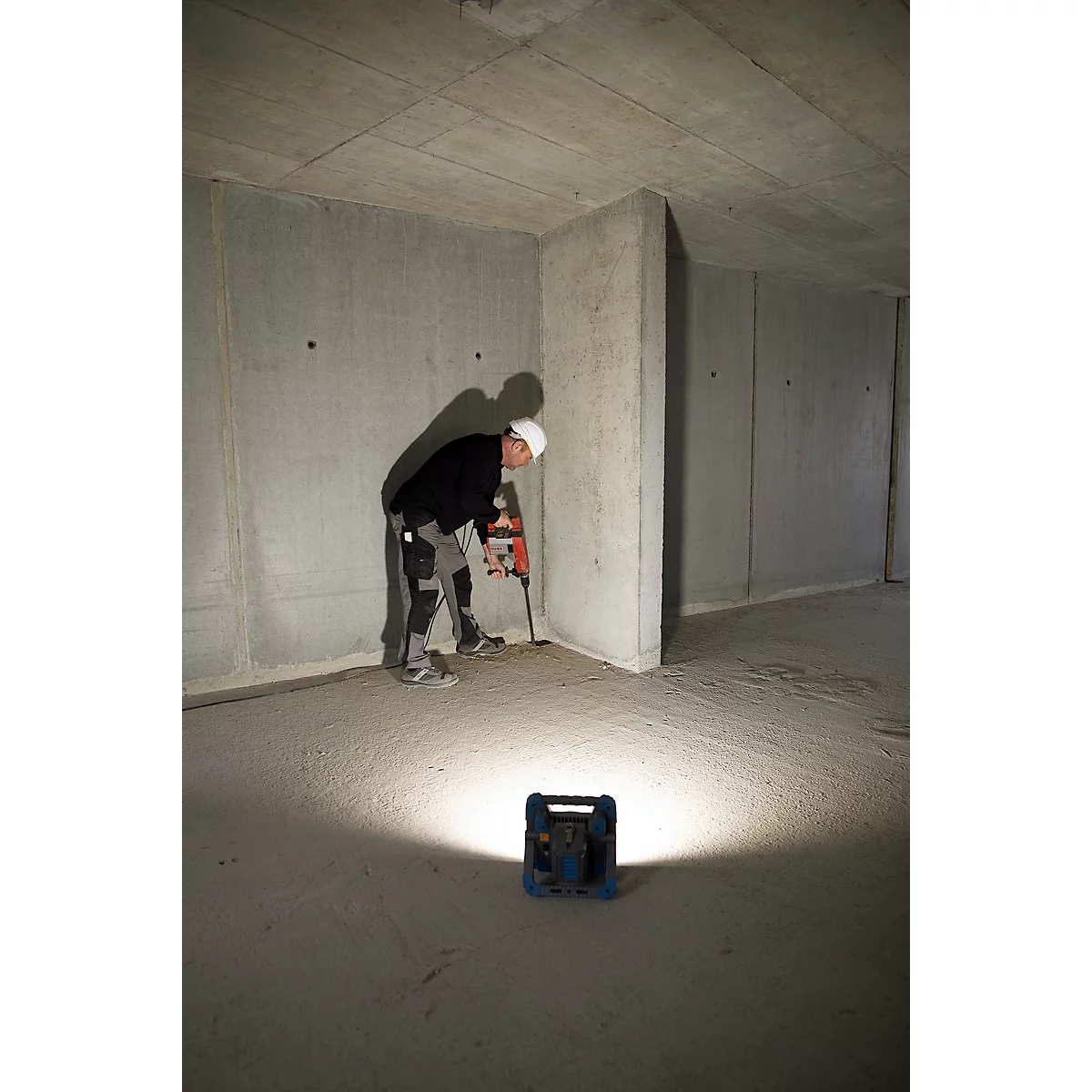 Brennenstuhl LED-herlaadbare werklamp BS 5000 MA, 5000K, mobiel, 3 schakelstanden, USB-laadcontactdoos, Bosch 18V accu-compatibel, IP55, blauw/grijs