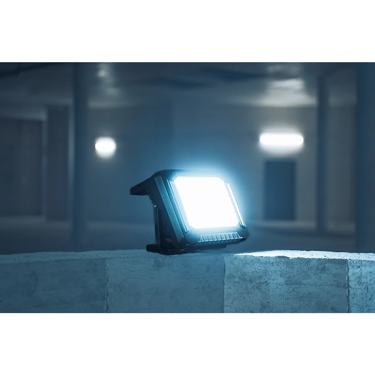Brennenstuhl Multi Battery LED Baustrahler 10050 MH, Akku- und Netzbetrieb, Batterieanzeige, ergonomischer Griff, 100W, 12500 lm, IP55, L 177 x B 354 x H 258 mm, schwarz