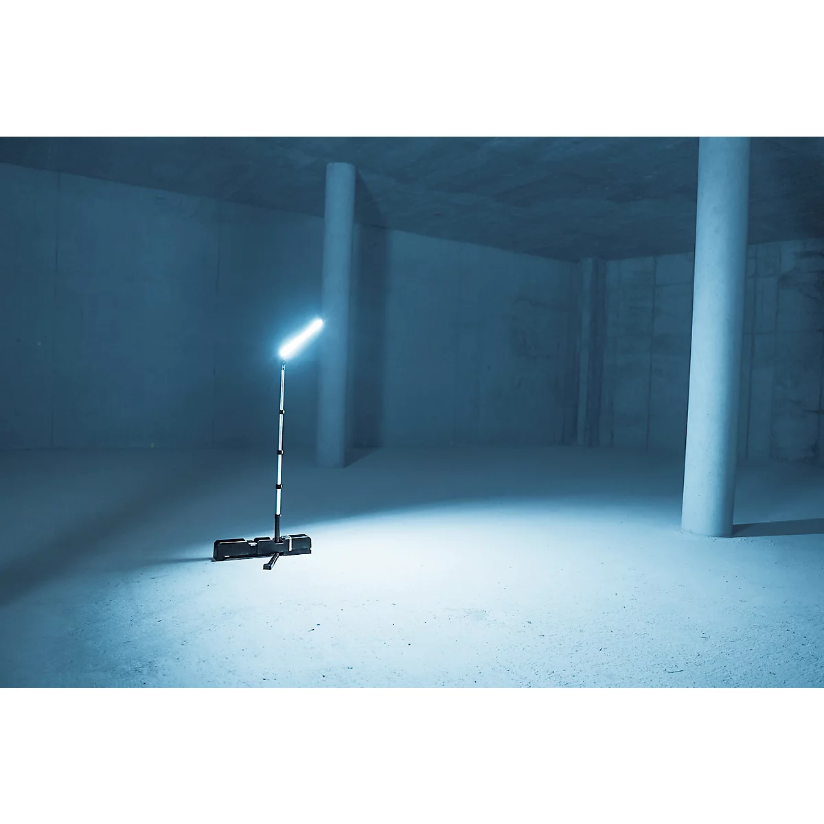Brennenstuhl Multi Battery LED oplaadbare werklamp 6050 MA, 60W, 4 schakelstanden, in hoogte verstelbaar, met statief, 7700 lm, IP54, L 112 x B 698 x H 129 mm, zwart