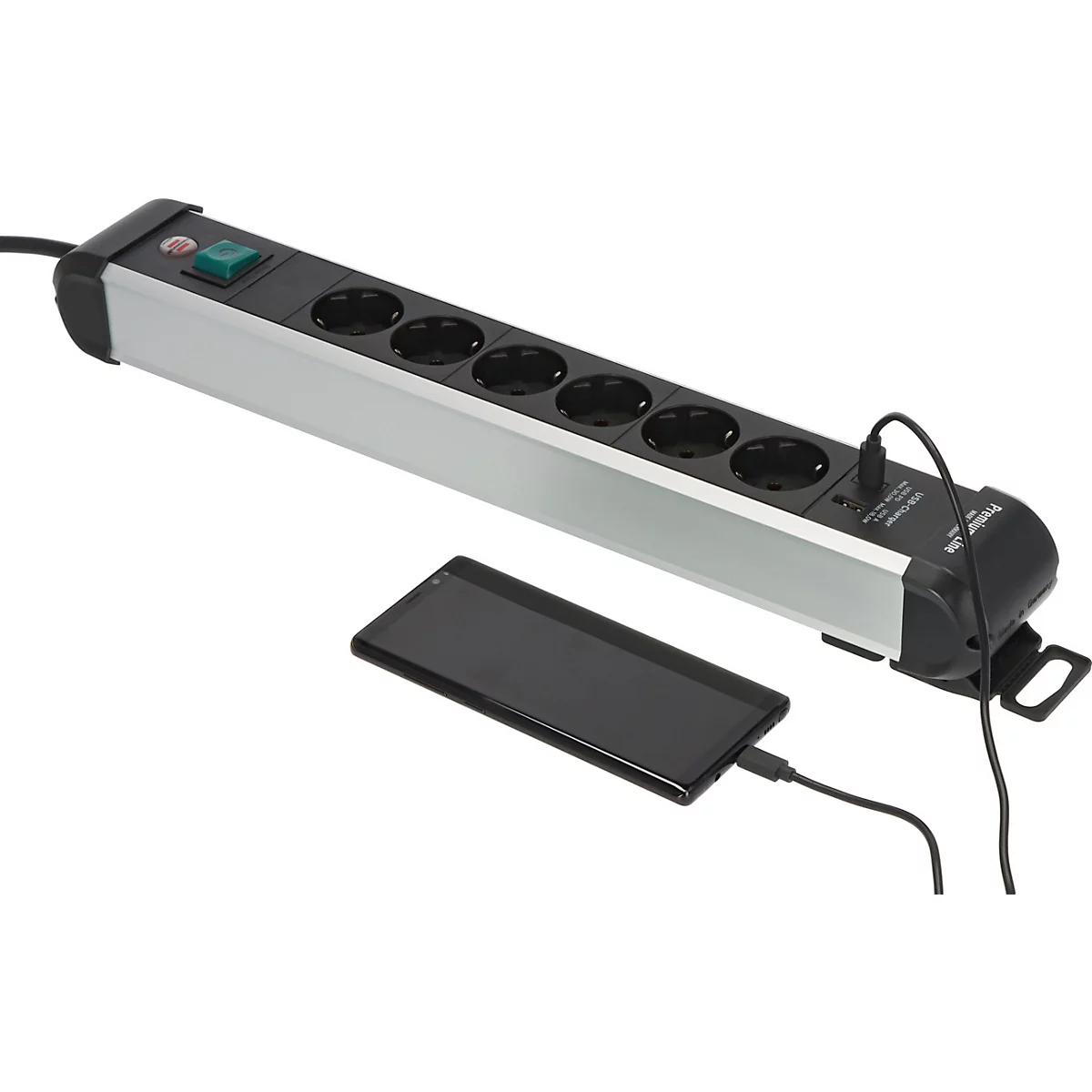 Multiprise avec six prises, chargeant un smartphone.