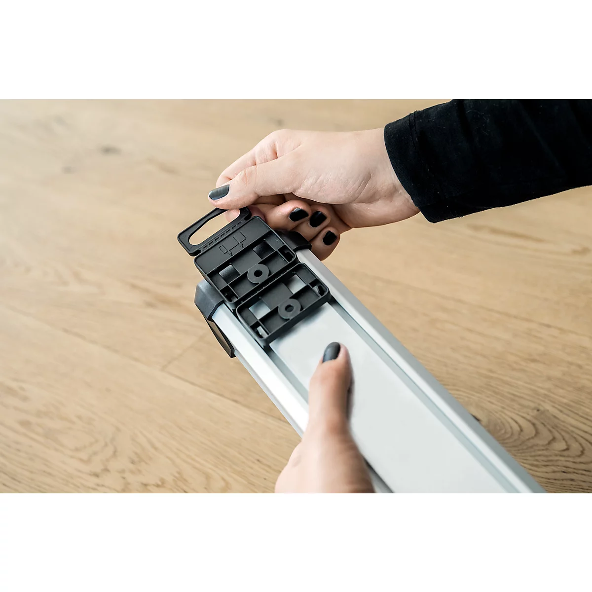 Brennenstuhl Premium-Alu-Line contactdoosstrook, 12-voudig, aluminium, 3m kabel, verlichte veiligheidsschakelaar, 45° opstelling, zwart/zilver
