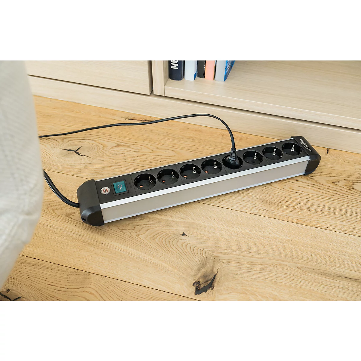 Brennenstuhl Premium-Alu-Line contactdoosstrook, 8-voudig, aluminium, 3m kabel, verlichte veiligheidsschakelaar, 45° opstelling, zwart/zilver