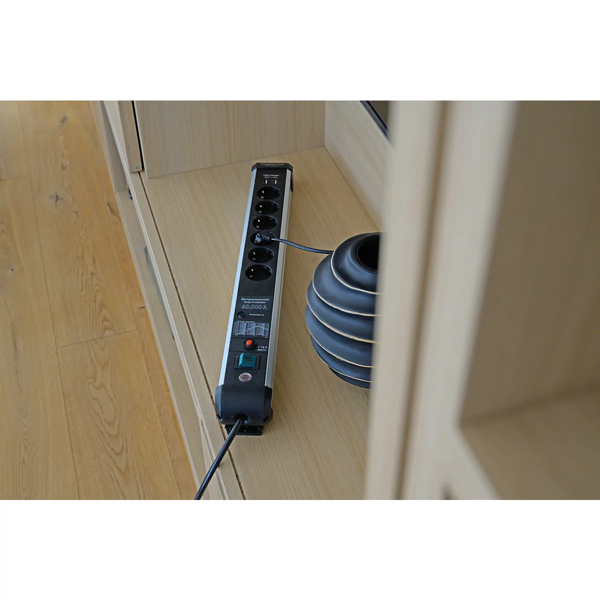 Brennenstuhl Premium-Protect-Line 6-fach Steckdosenleiste, 3 m Kabel, 60.000A Überspannungsschutz, 2 USB-Ports, eloxiertes Aluminium, schwarz/alusilber