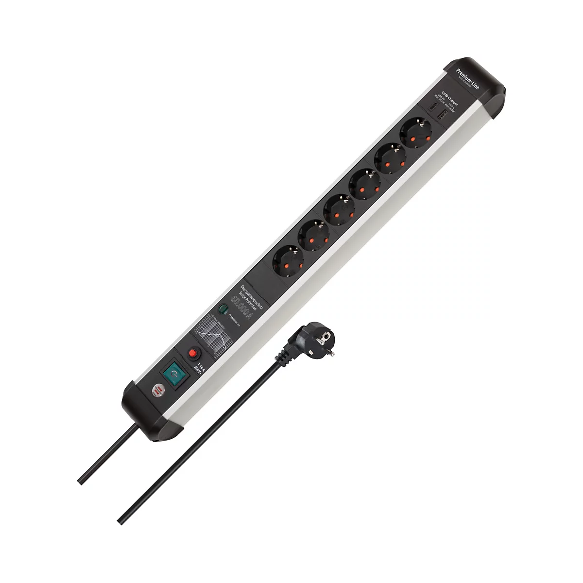 Een stekkerdoos, zilver-zwart met 7 stopcontacten en een aan/uit-schakelaar, daarnaast een stekker met een kabel.