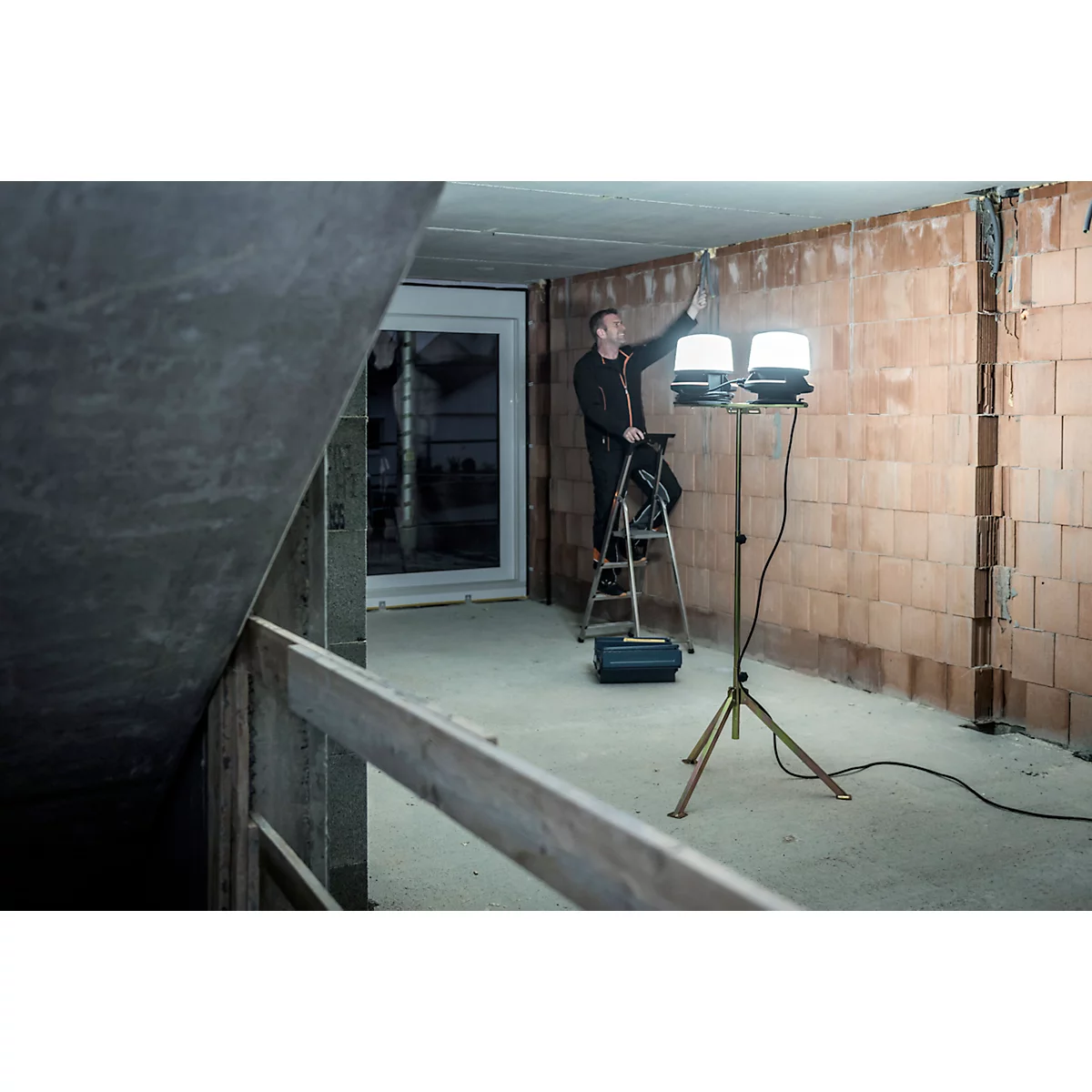 Brennenstuhl professionalLINE LED Baustrahler ORUM 5050 M, 360° Abstrahlwinkel, 5800 lm, IP54, IK08, L 280 x B 280 x H 286 mm, schwarz