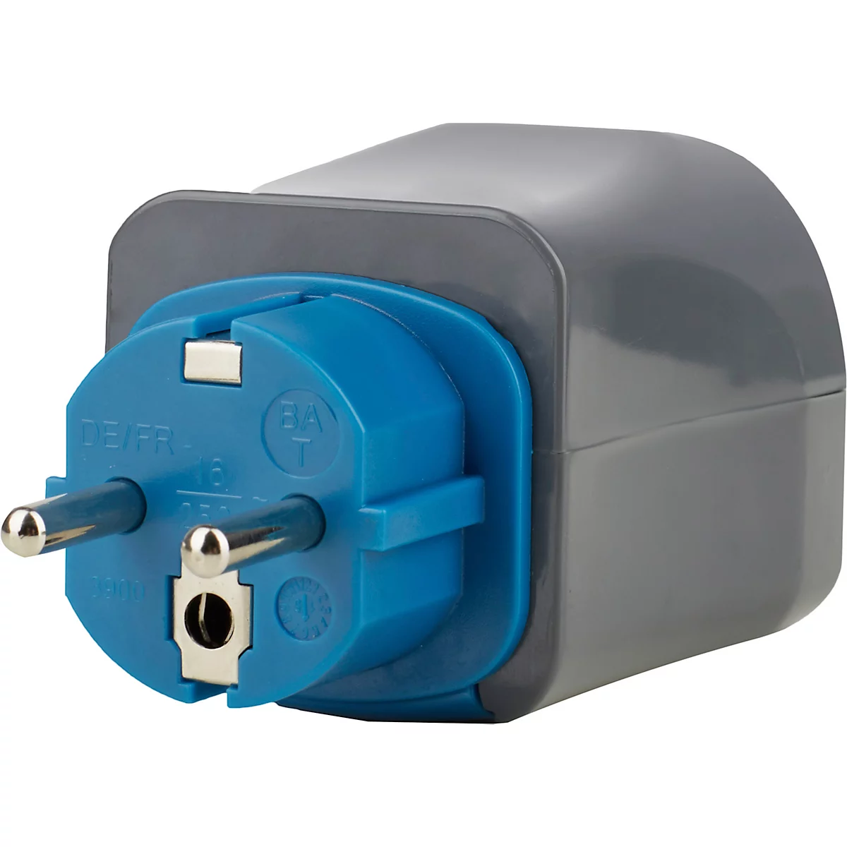 Grijze reisadapter met blauwe stekker. Twee ronde metalen pinnen steken uit het blauwe deel, waarop "SEV-FR" staat.