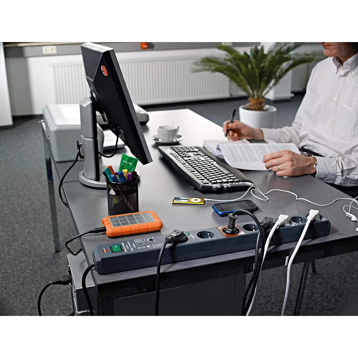 Brennenstuhl Secure-Tec 6-fach-Steckdosenleiste, Sicherheitsschalter, Automatik-Schaltsystem, Überspannungsschutz bis 19.500 A, 3 m Kabel, L 485 x B 65 x T 105 mm, anthrazit