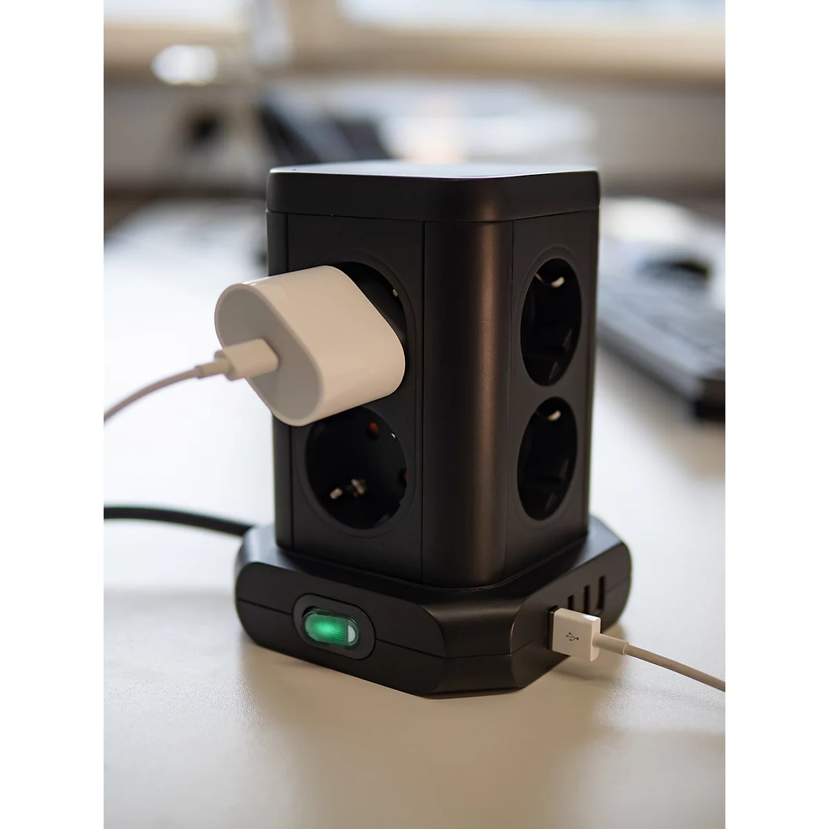 Brennenstuhl Steckdosenturm, 8-fach, 4 USB-Ladebuchsen, 45°-Anordnung, Ein-/Ausschalter, 2 m Kabel, schwarz