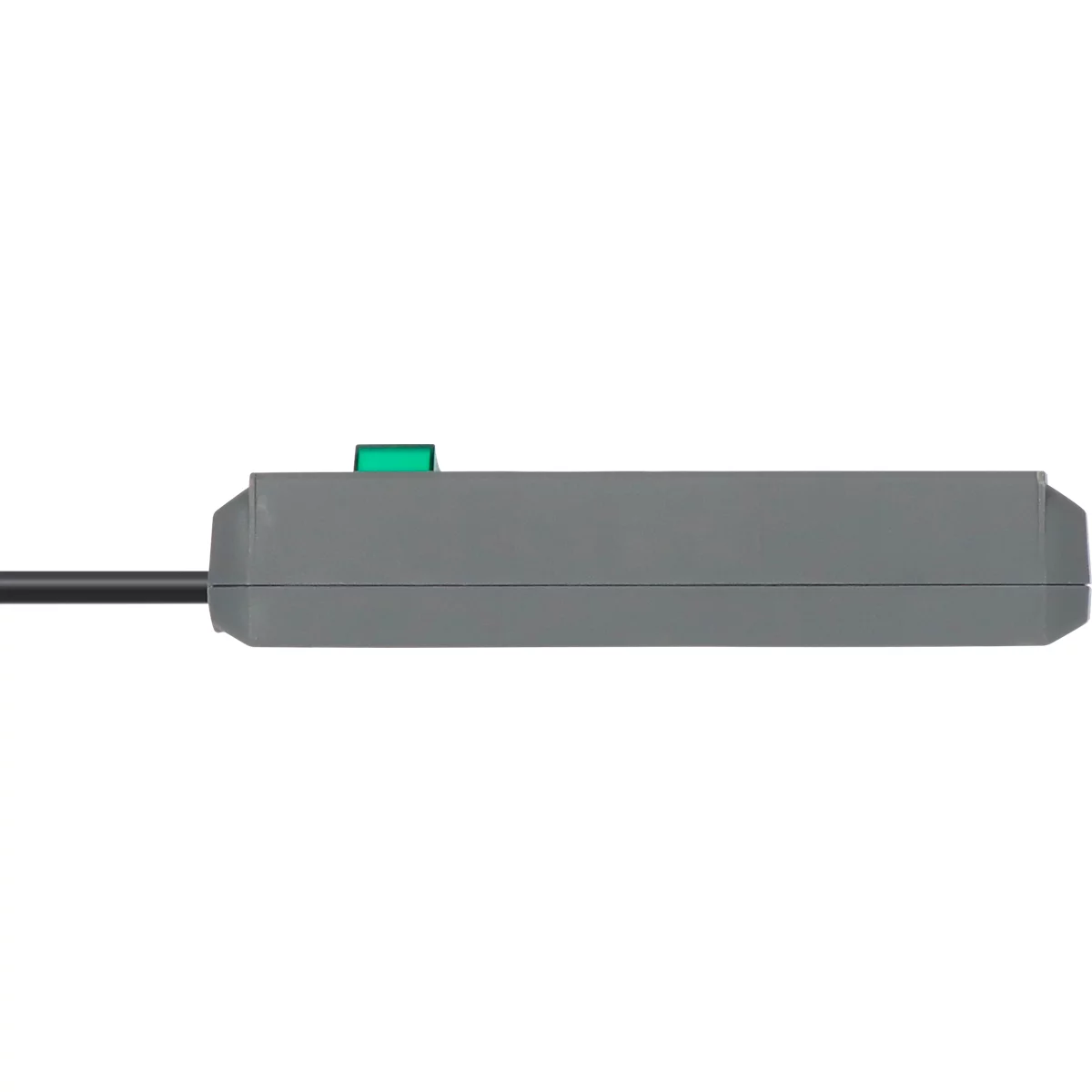 Grijze adapter met groene knop. Er is een kabel aangesloten.