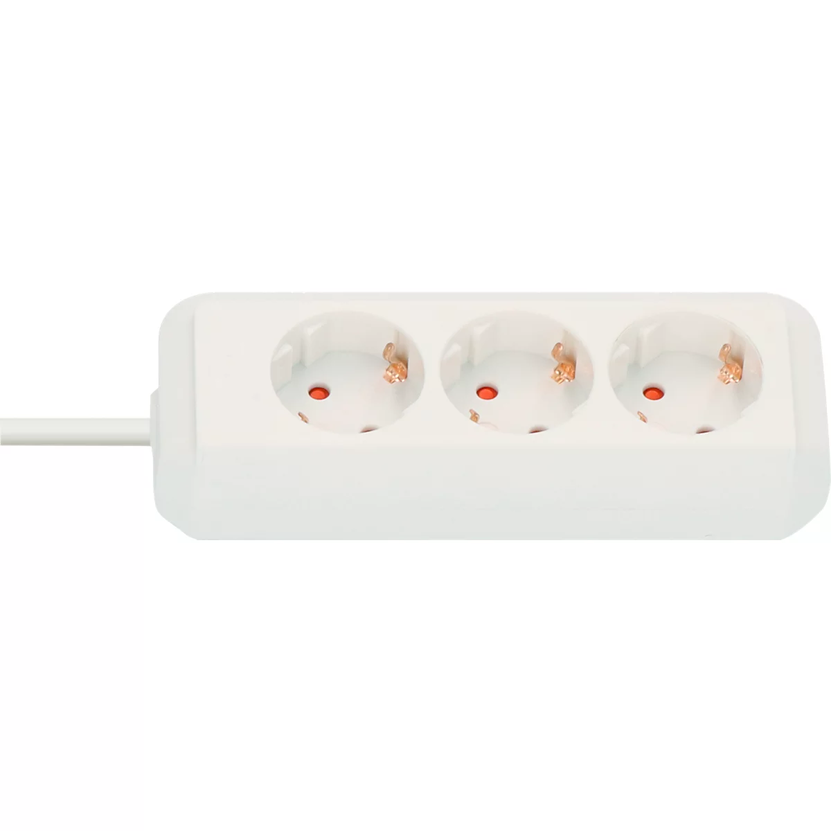 Close-up van een witte drievoudige stekkerdoos. De drie stopcontacten zijn rond en gemarkeerd met rode stippen. Een witte kabel loopt naar links.