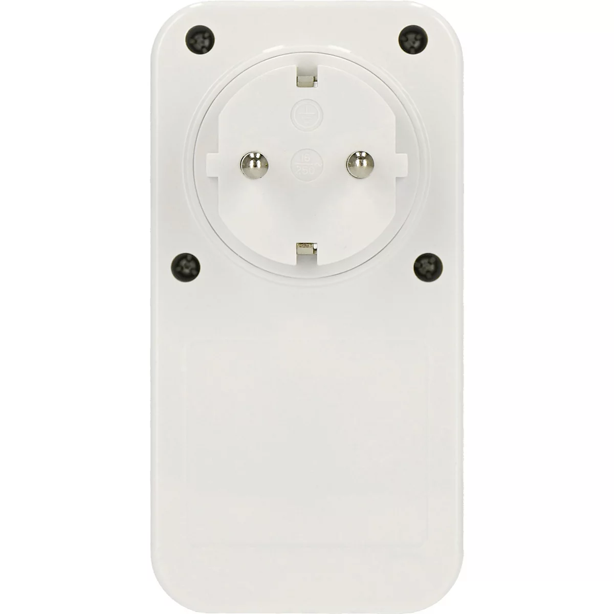 Een hand drukt op een knop van een timer die in een stopcontact zit. Een kabel verbindt het met een apparaat.