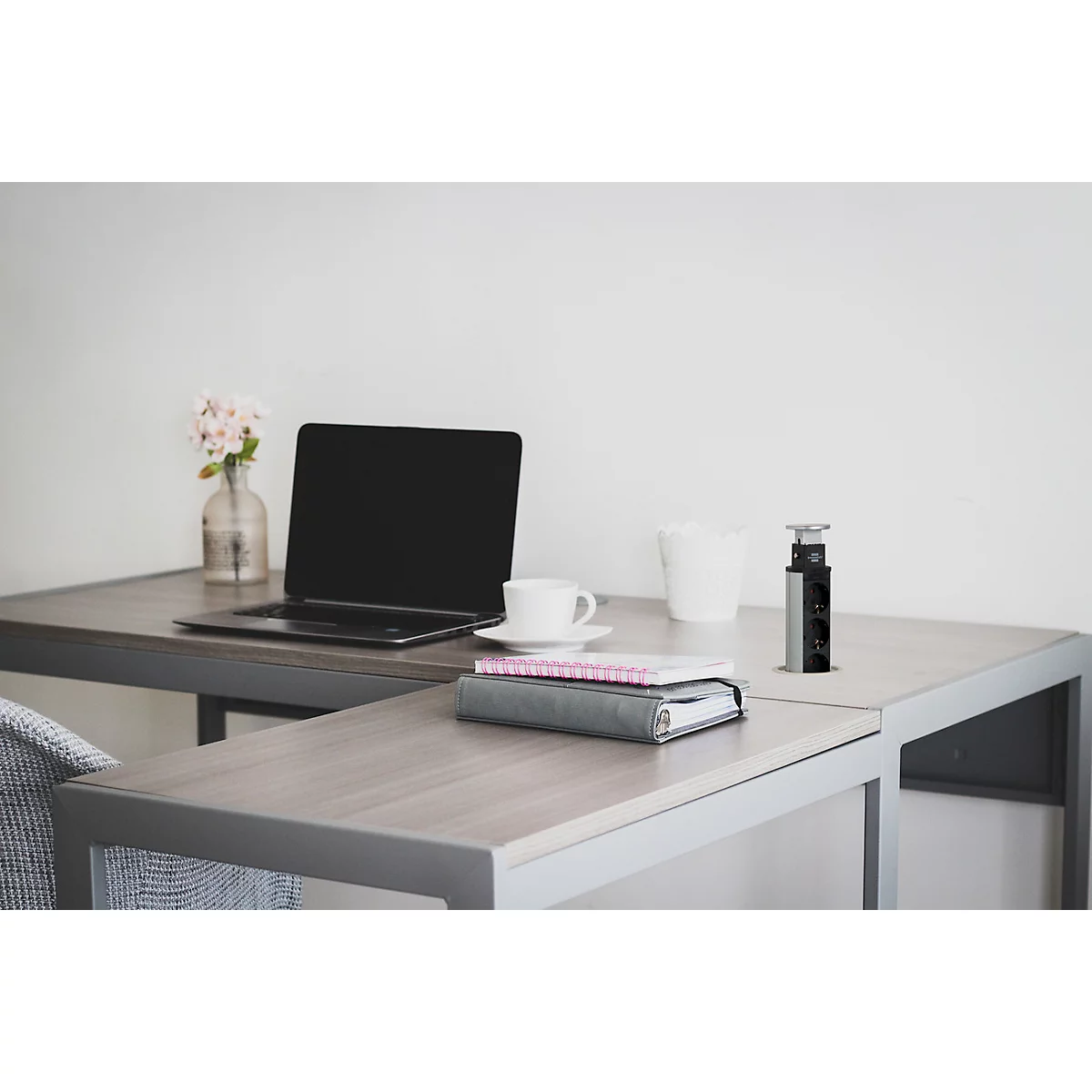 Brennenstuhl Tower Power Alu-Tischsteckdosenleiste, 3 Schutzkontaktstecker in 45°-Anordnung, 2 USB Stecker, versenkbar, 2 m Kabel, L 335 x B 85 x T 120 mm, silber/schwarz