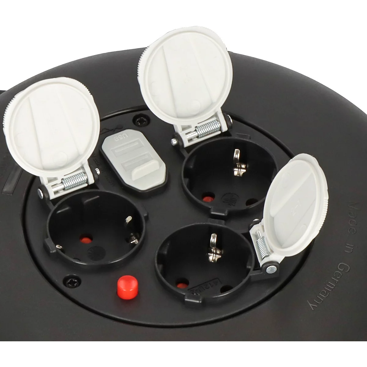 Schwarze Kabeltrommel mit Stecker und Griff. Detailaufnahme der Seite mit Stecker.