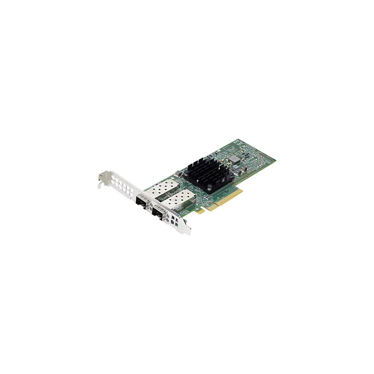 Netzwerkkarte mit grünem PCB, schwarzem Kühlkörper und zwei SFP-Anschlüssen vor weißem Hintergrund.