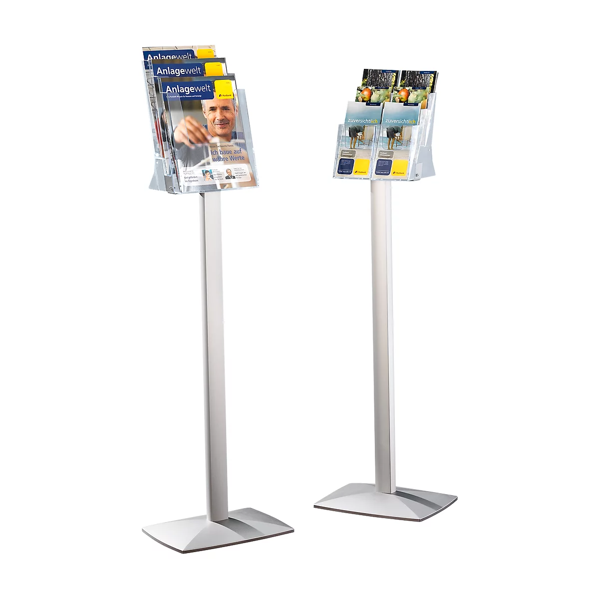 Two silver brochure stands with brochures. Left 'Anlagewelt', right brochures about nature and tourism.