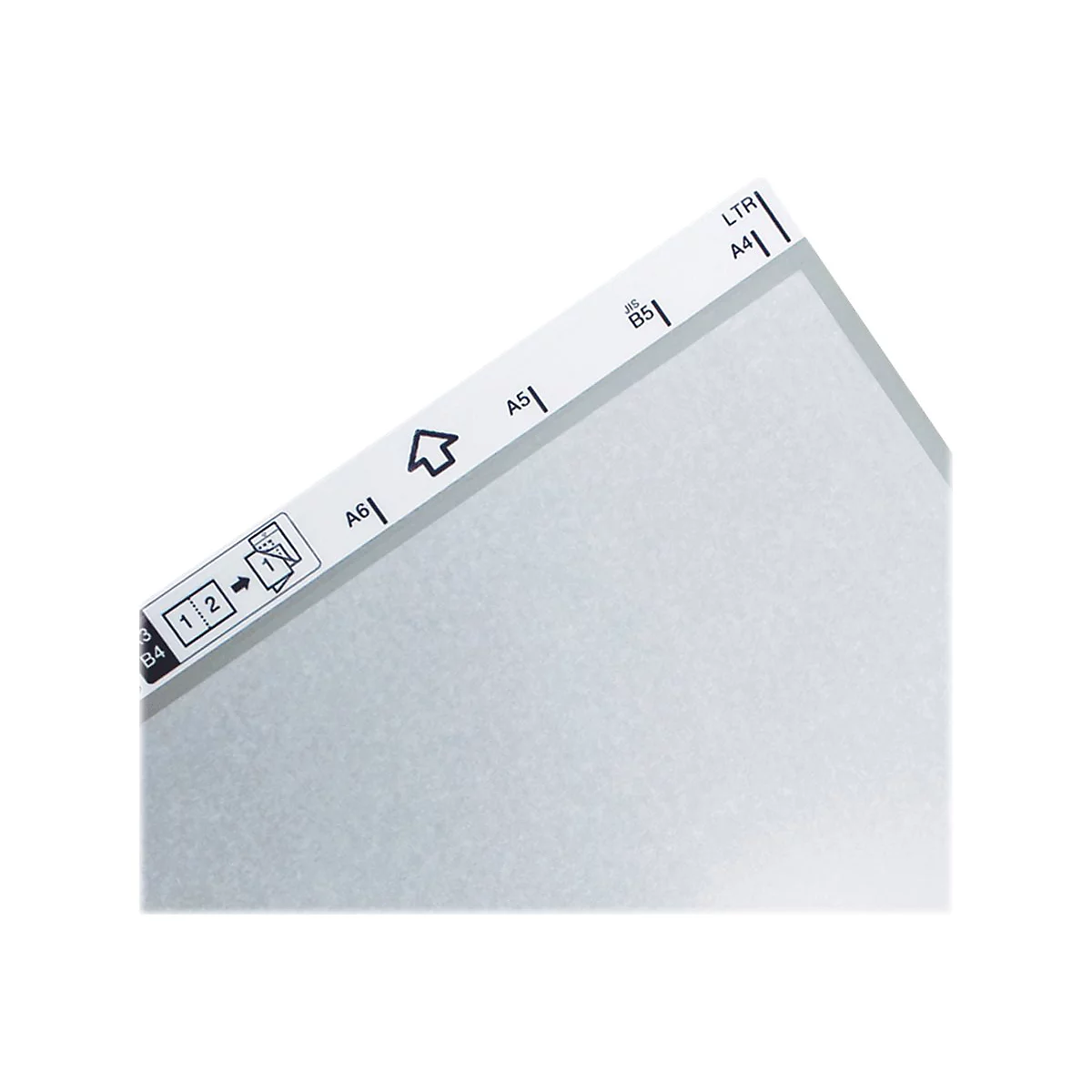 Detailaufnahme einer transparenten Folie mit Aufdrucken von Formaten und Anweisungen.