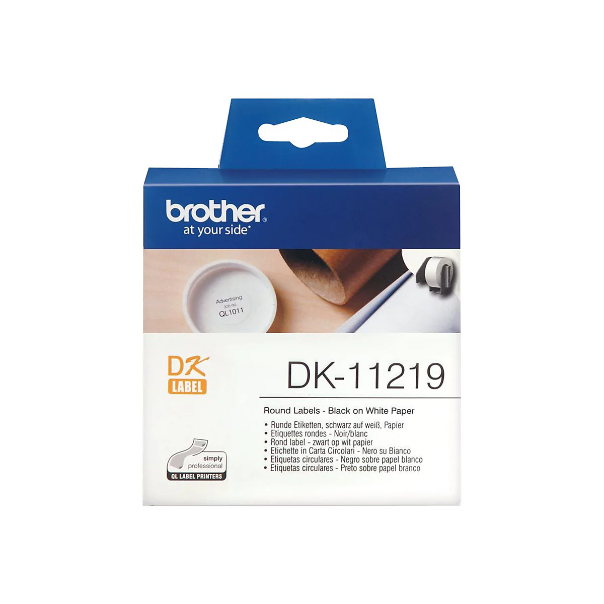 Produktverpackung mit der Aufschrift DK-11219, Hersteller: Brother. Oben ein blauer Griff zum Aufhängen, unten Produktdetails.
