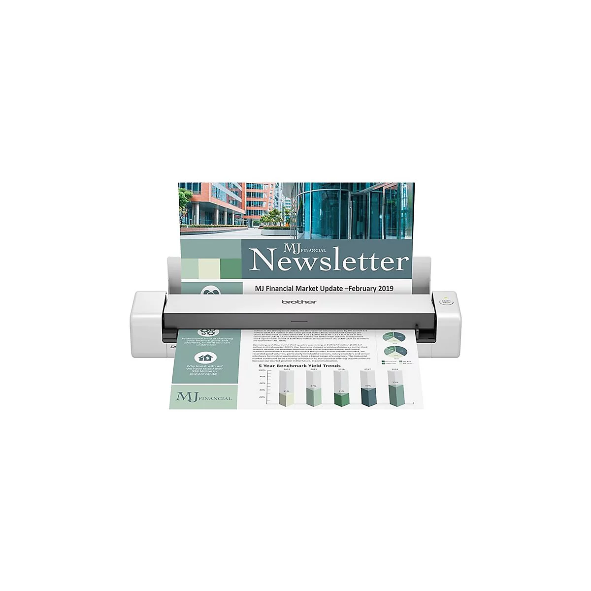 Ein weißer Dokumentenscanner mit einem Blatt Papier, auf dem 'MJ Financial Newsletter' steht. Im Hintergrund sind Gebäude zu sehen.