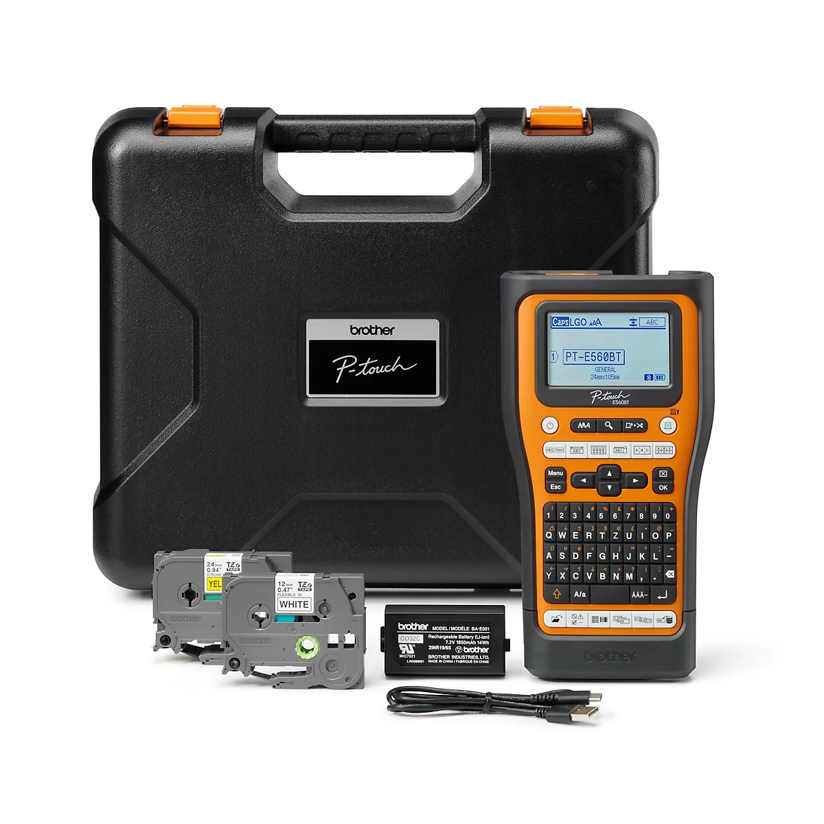 Een zwarte P-touch labelprinter met accessoires, inclusief labels, batterij en koffer, op een witte achtergrond.