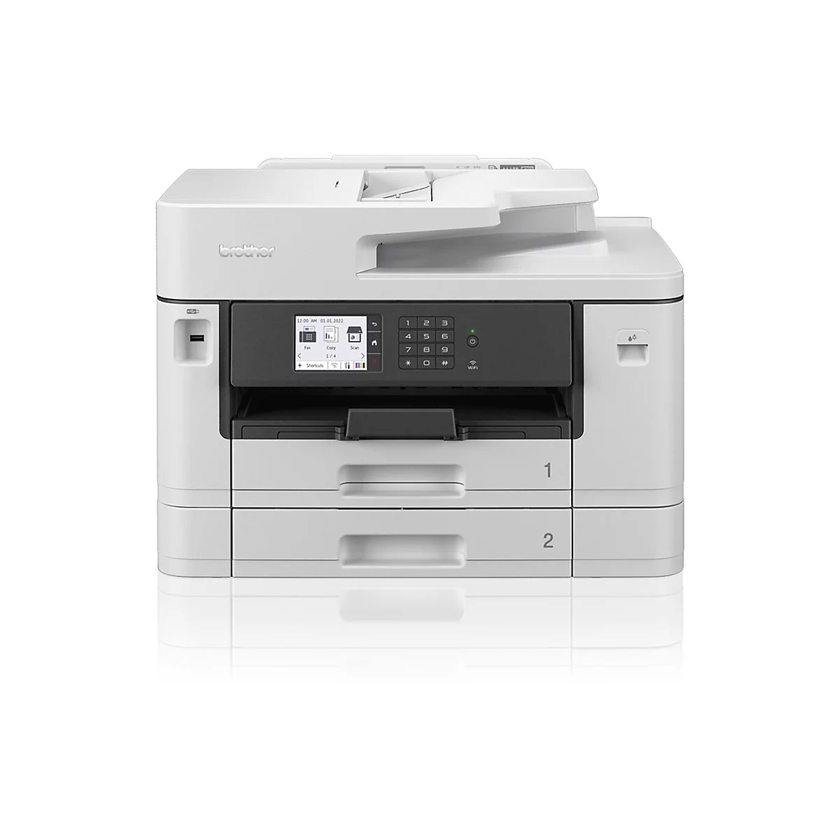 Ein weißer Brother-Multifunktionsdrucker, Frontansicht, Bedienfeld mit Display und Tasten, zwei Papierfächer.