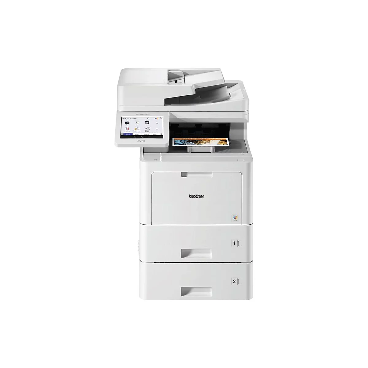 Ein weißer Brother-Multifunktionsdrucker mit Touchscreen und zwei Papierschubladen. Auf dem Display sind Symbole zu sehen.
