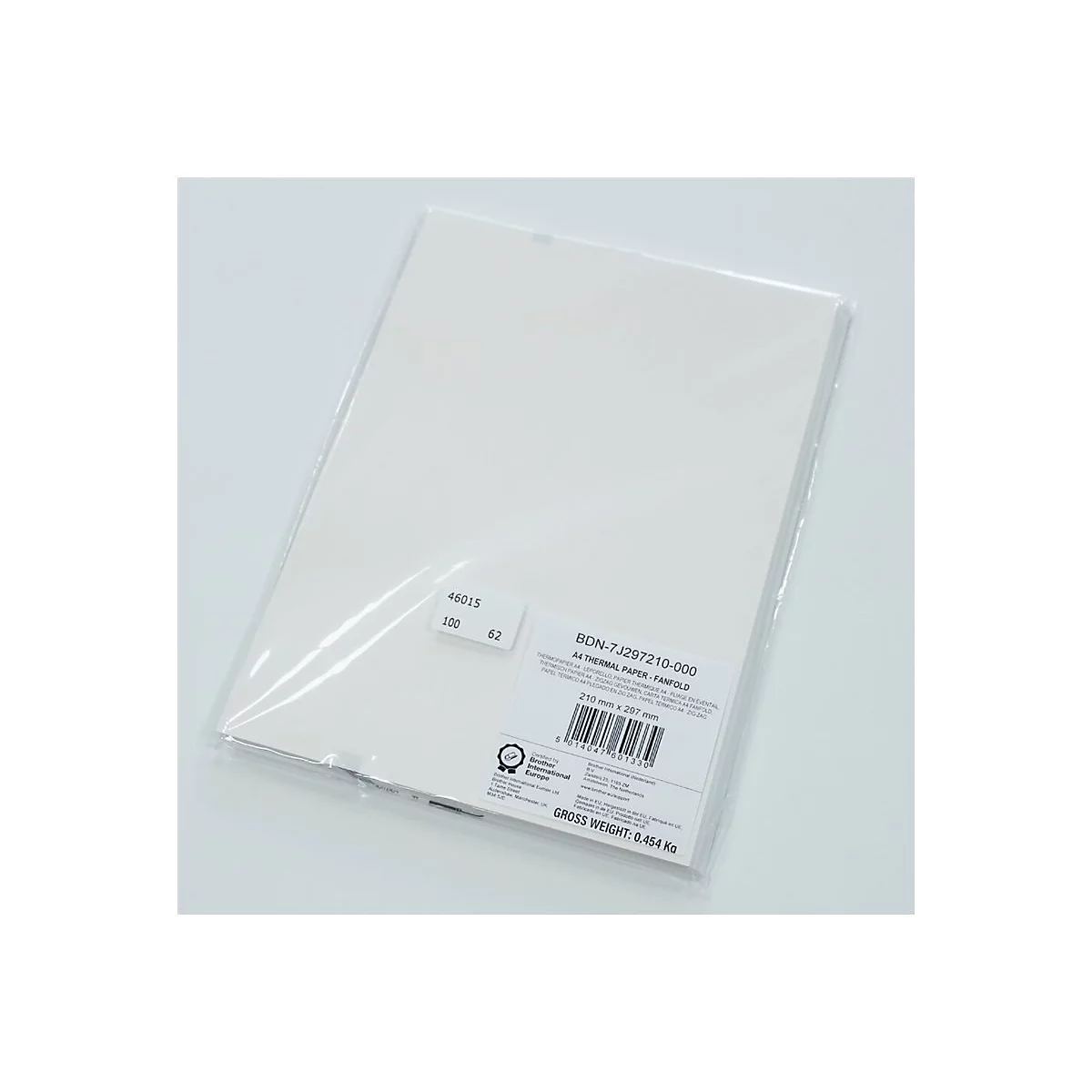 In Folie verpackter Stapel A4-Thermapapier im Zick-Zack-Falz mit weißem Produktetikett.