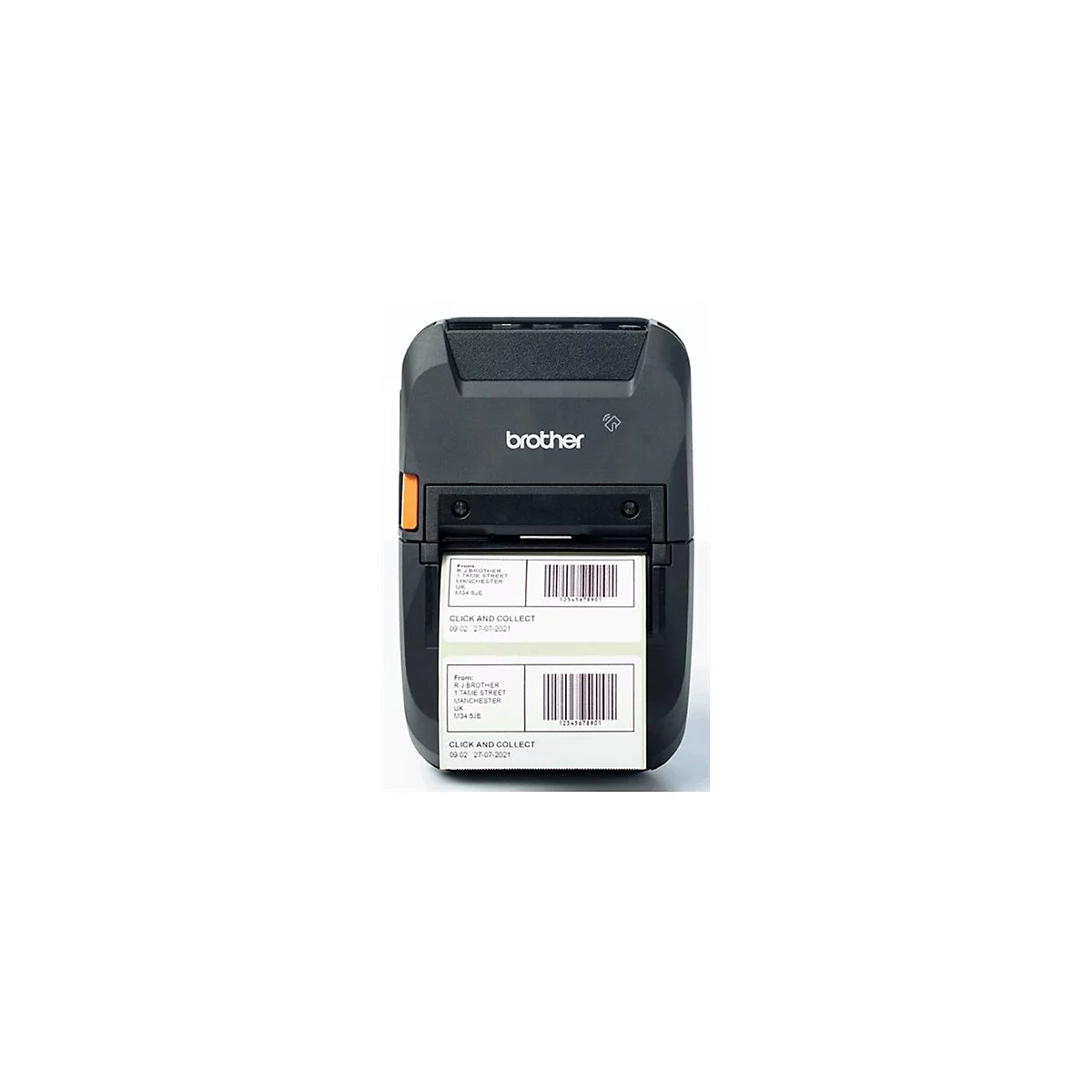 Schwarzer Brother-Etikettendrucker mit zwei Etiketten. Aufgedruckte Adresse und Barcode.