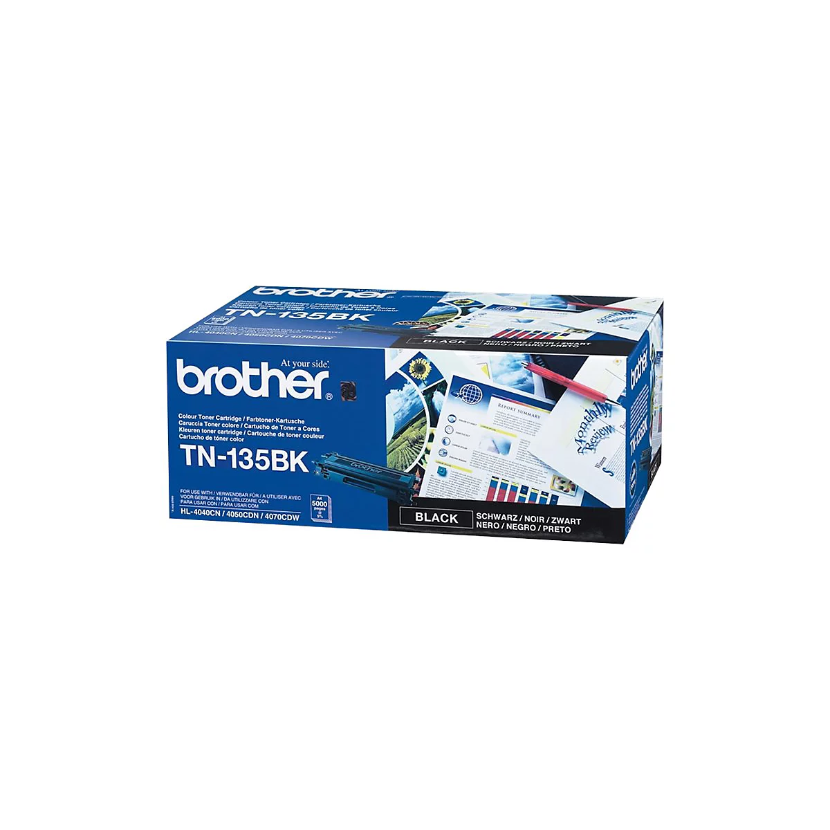 Eine Brother Tonerkartusche, TN-135BK, mit schwarzer Schrift auf einer farbigen Verpackung, die weitere Informationen enthält und teilweise geöffnet ist.