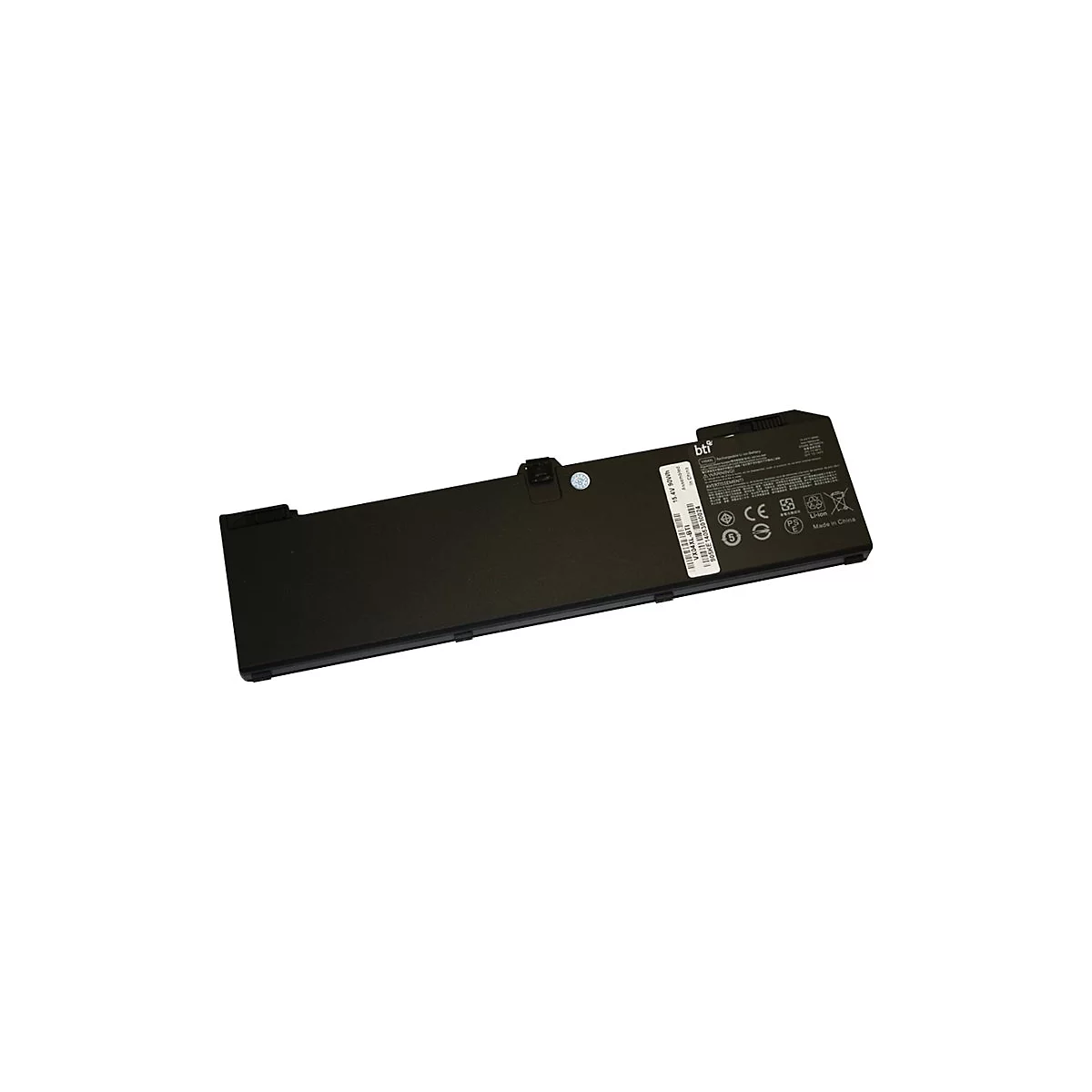 Batterie d'ordinateur portable noire, lÃ©gÃ¨rement inclinÃ©e, sur fond blanc. Autocollant avec spÃ©cifications techniques.