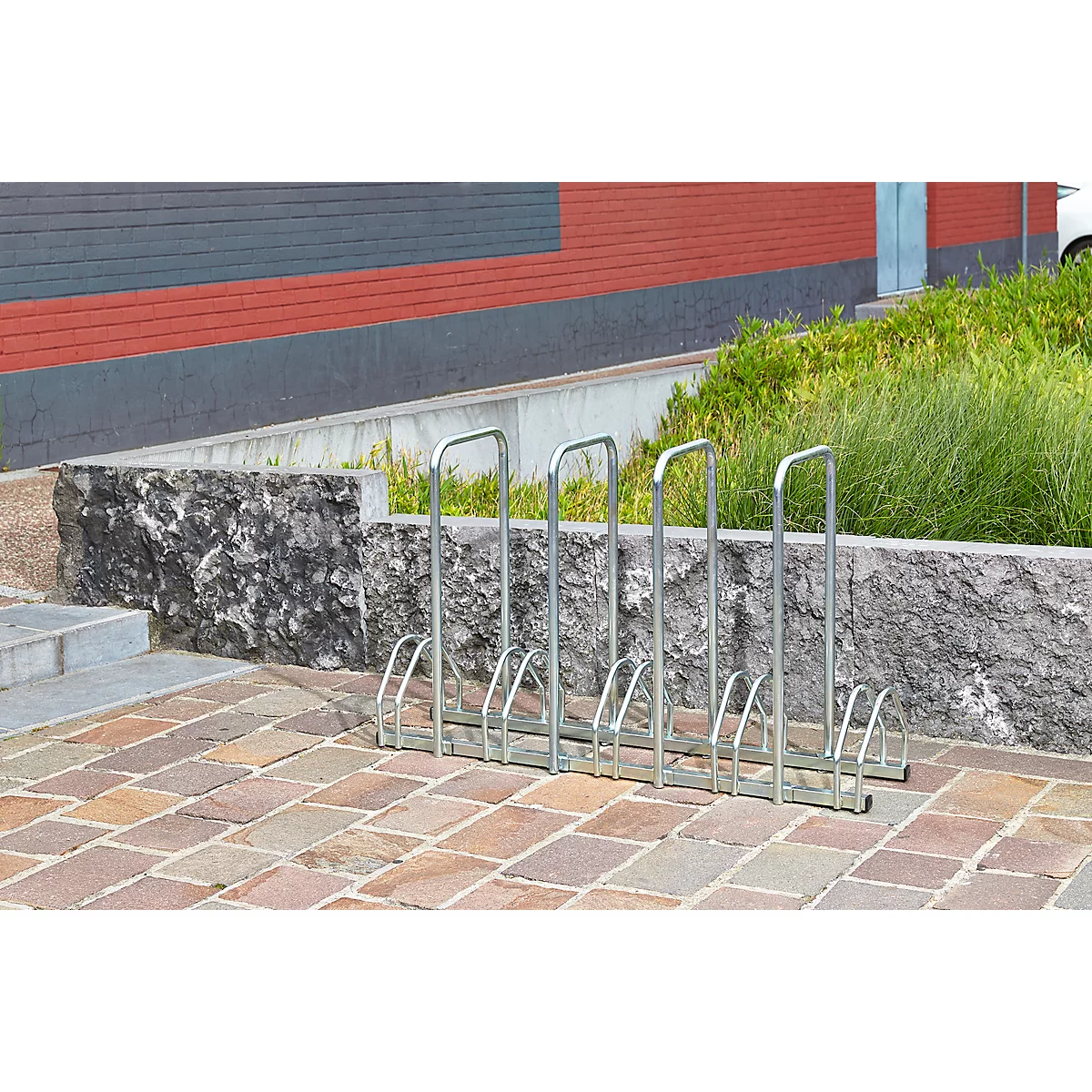 Bügelparker Mottez B131AR, 2-seitig, für Reifen mit B 35-55 mm, mit Diebstahlsicherung, 4 Bügel, für bis zu 5 Fahrräder, B 1320 x T 330 x H 830 mm, Stahlrohr, silber