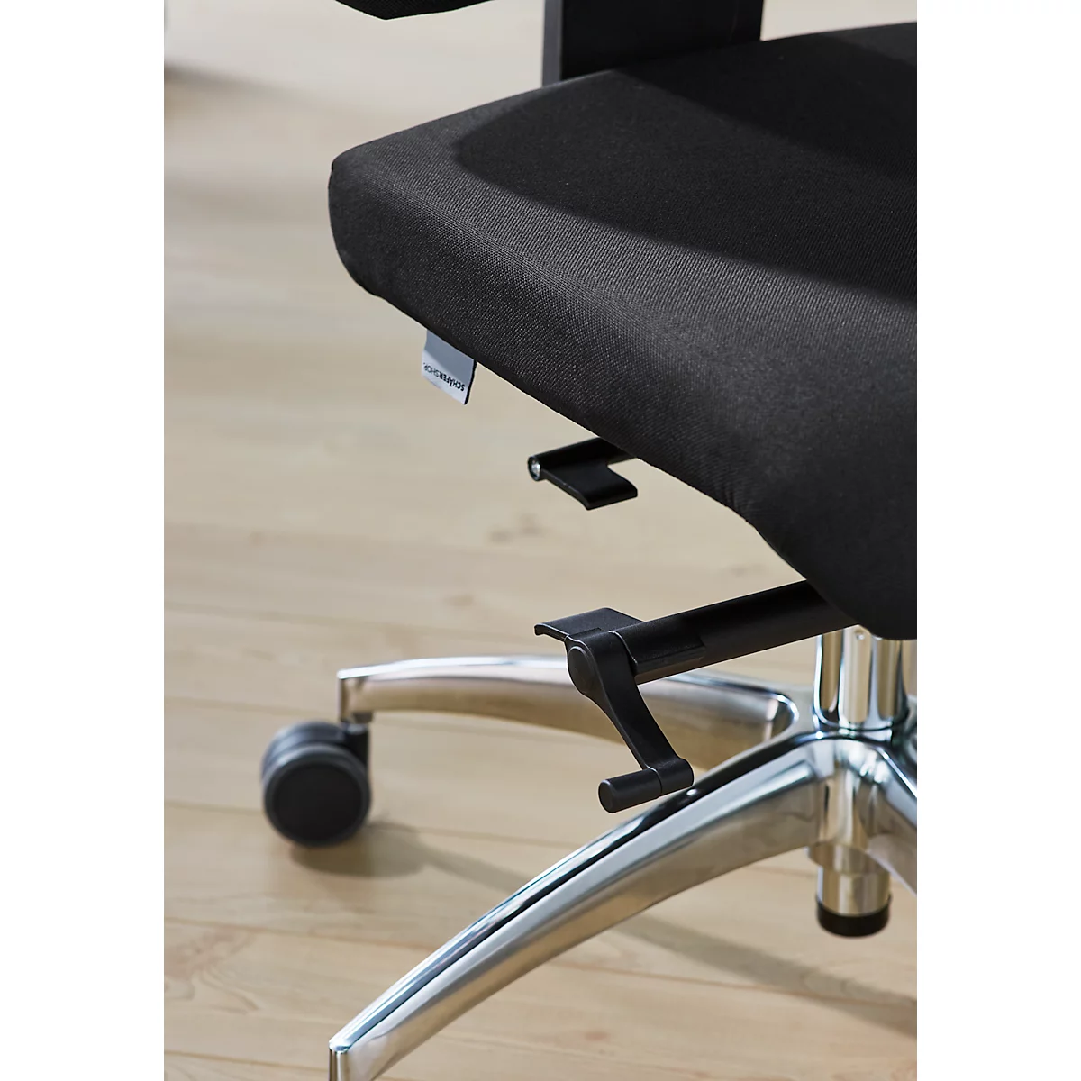 Bürostuhl SSI PROLINE P3+, Synchronmechanik, ohne Armlehnen, Lendenwirbelstütze, 3D-Sitzgelenk, schwarz