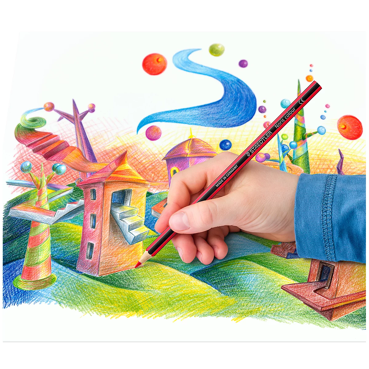 Hand zeichnet mit rotem Stift eine bunte Fantasielandschaft. Verschiedene Gebäude, Bäume, und eine blaue Fluss. 