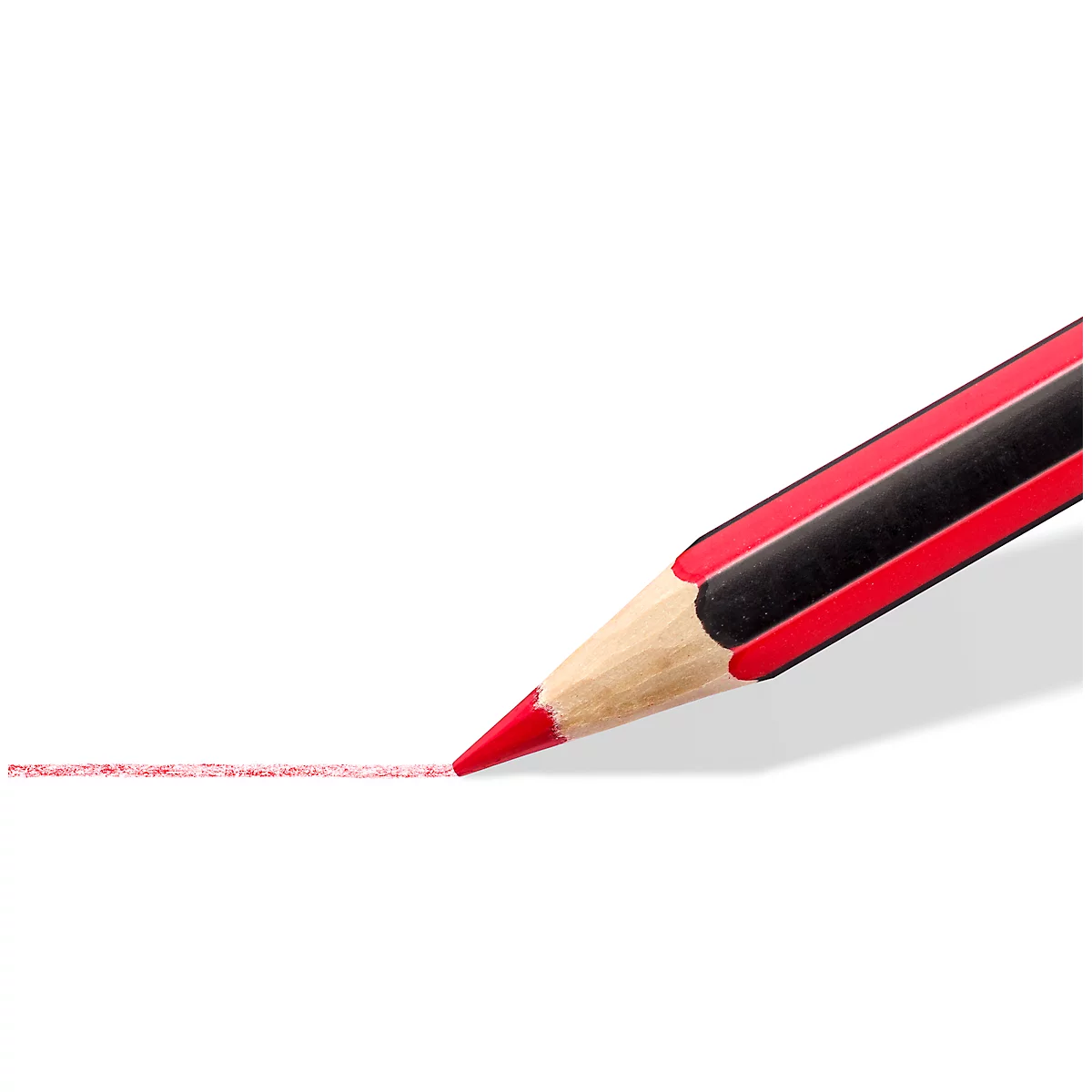 Ein roter Bleistift zeichnet eine Linie auf weißem Papier.