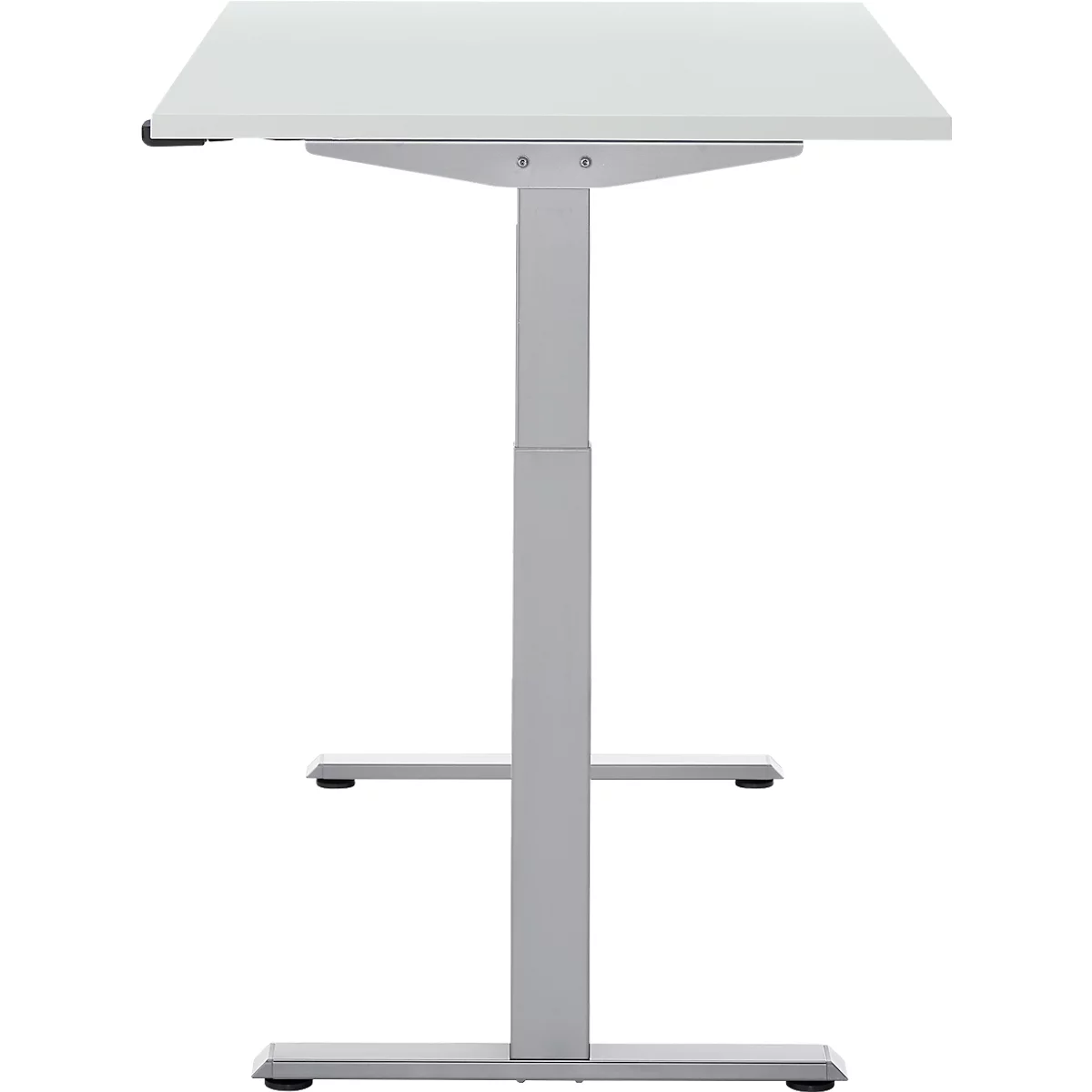 Een witte, in hoogte verstelbare bureau tegen een witte achtergrond. De tafel heeft een rechthoekig tafelblad, een grijs frame en een voetensteun.