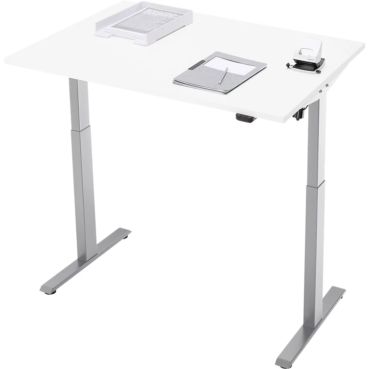 Een in hoogte verstelbaar bureau, wit, met zilveren poten, een papierbak, notitieblok en perforator.