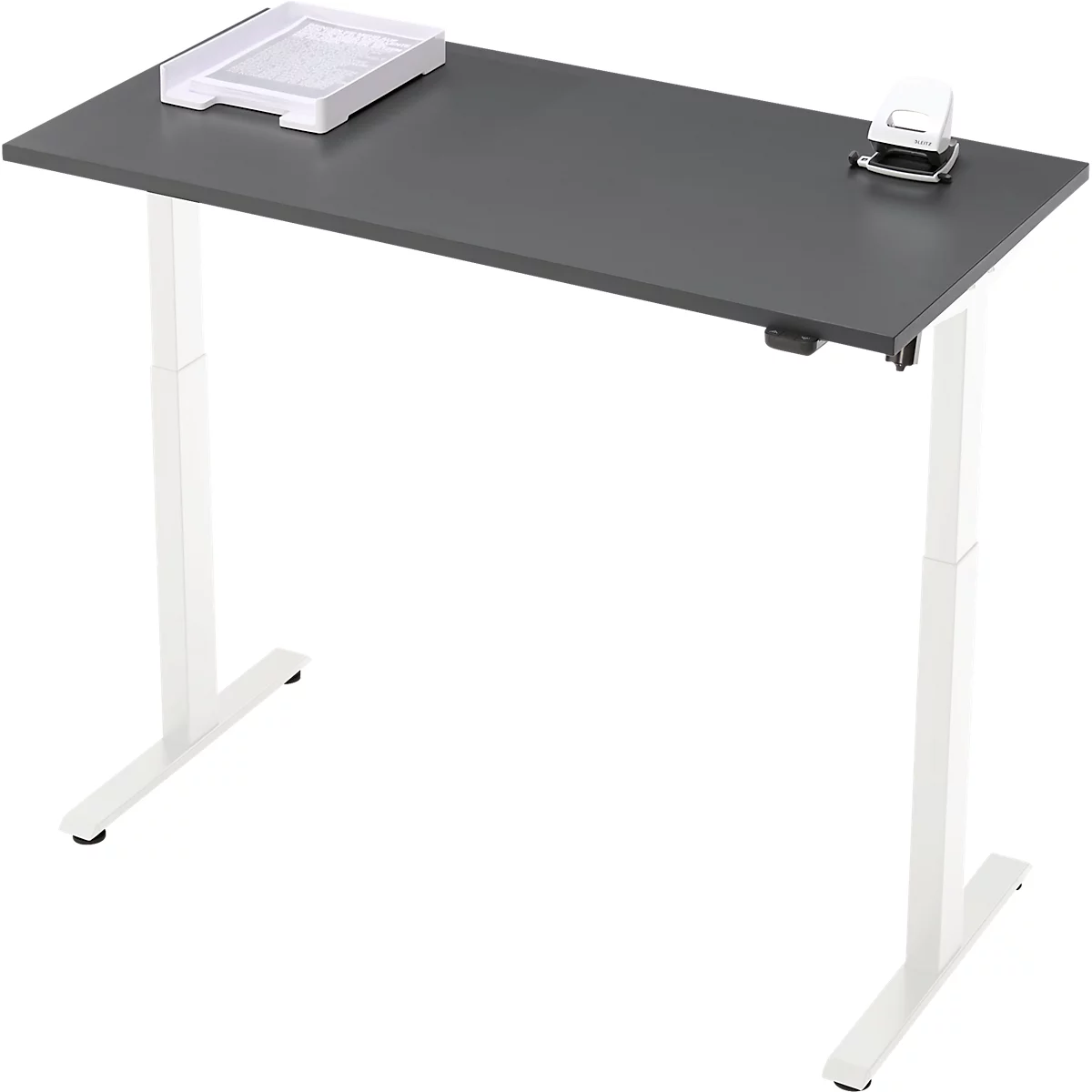 Een in hoogte verstelbaar grijs bureau met wit frame, papierbak en perforator.