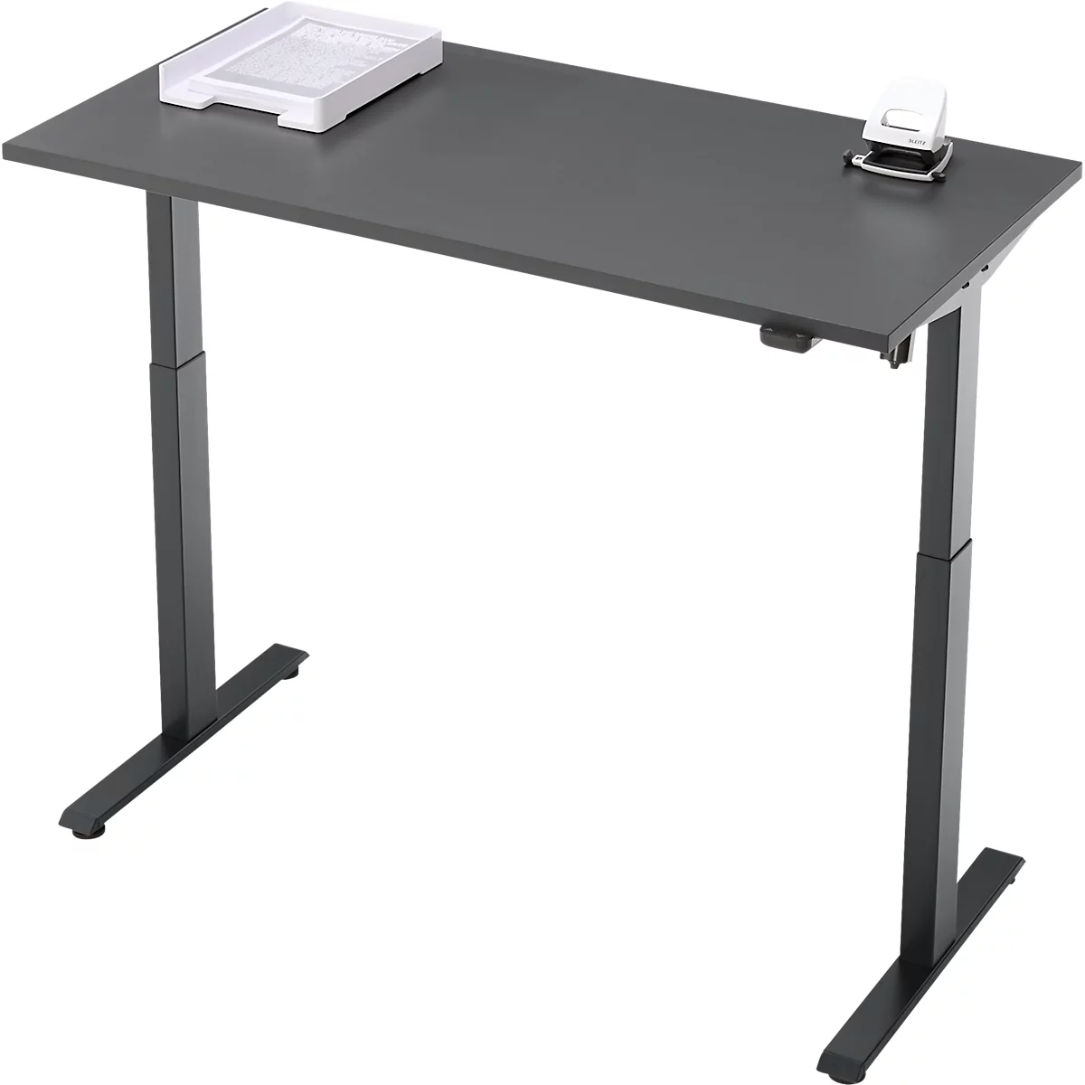 Een in hoogte verstelbaar, grijs bureau met een witte bak en een perforator. De poten zijn zwart.