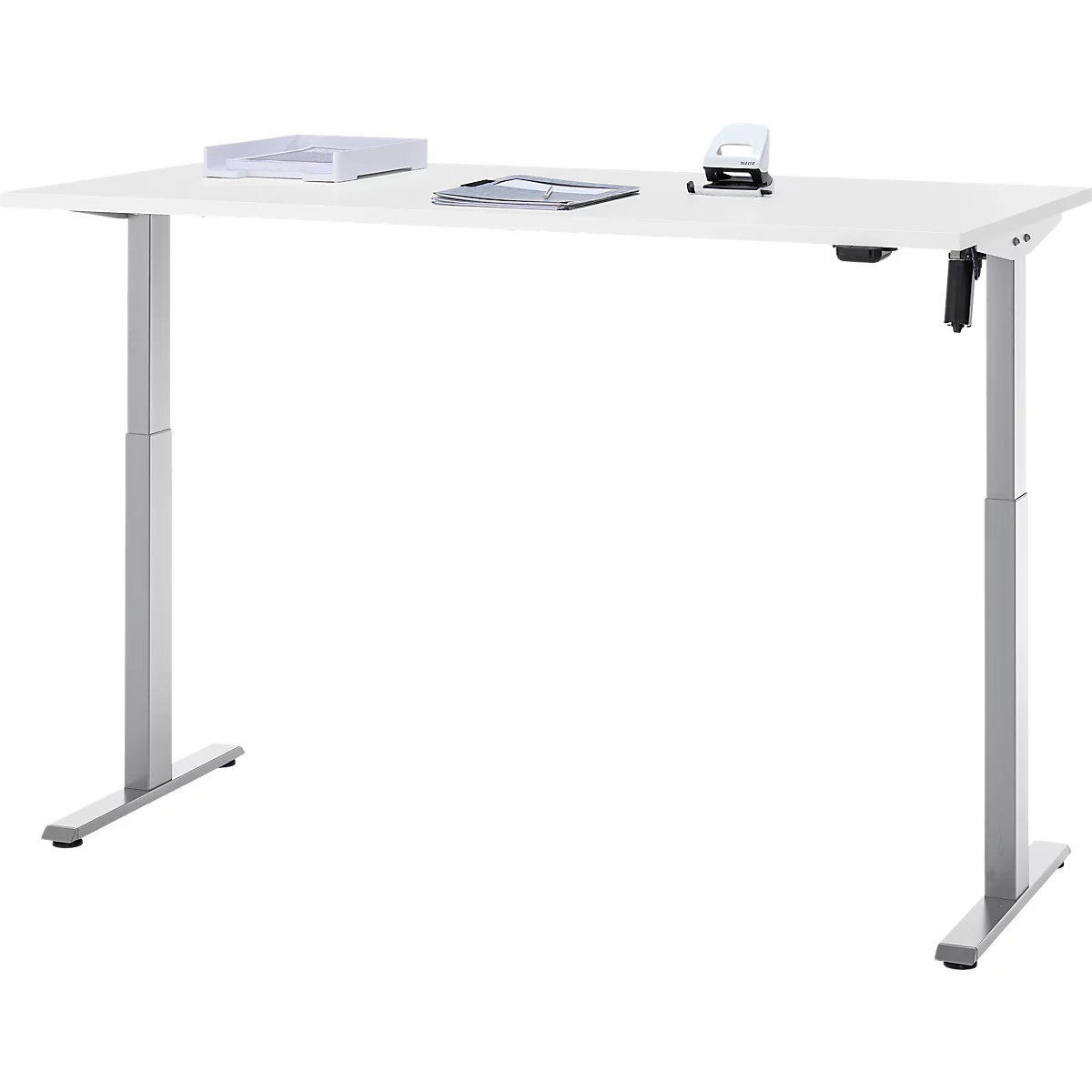 Witte in hoogte verstelbare bureau, met papierbakken en perforator. Het staat op twee zilveren poten.