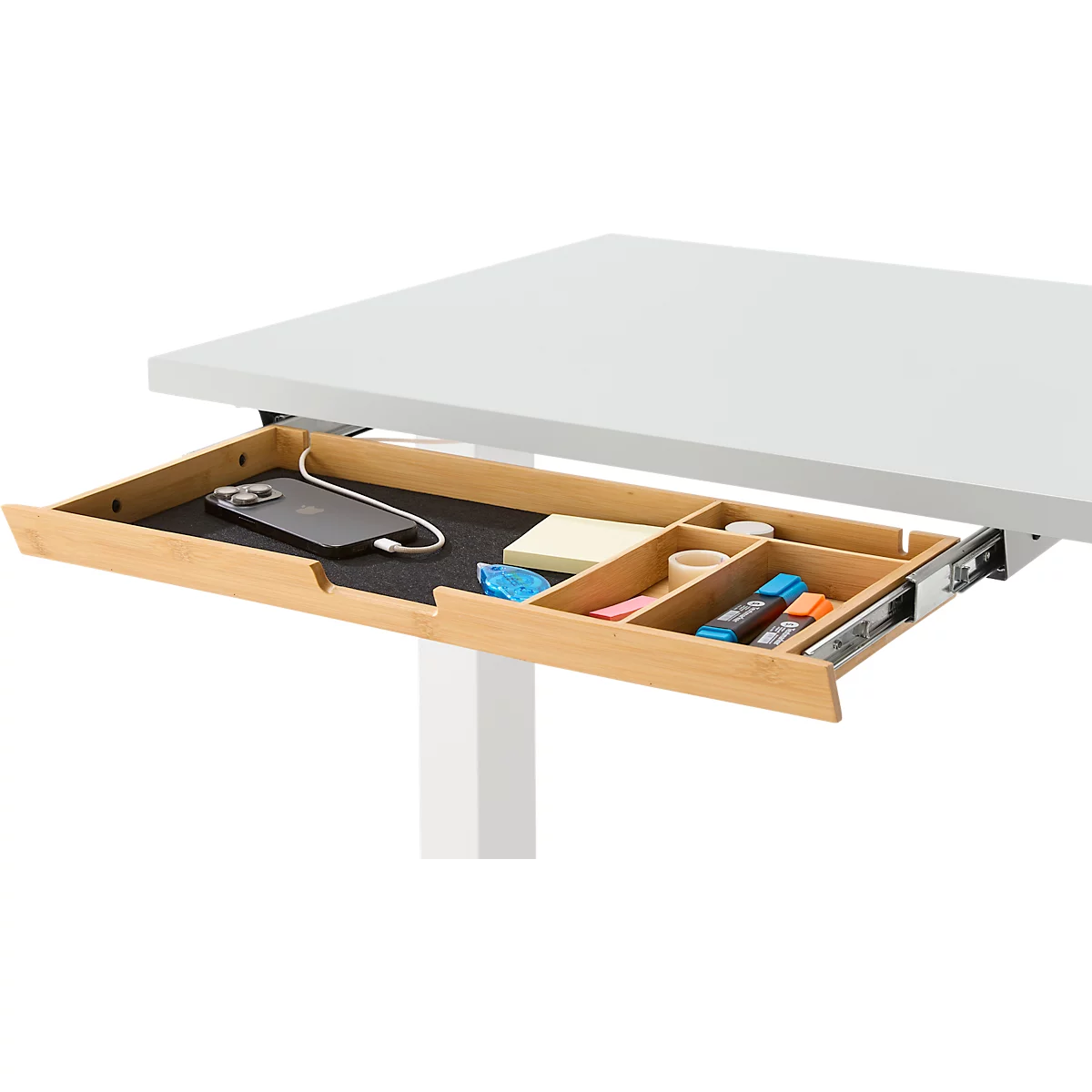 Bureau met bamboe accessoirelade & kabelgoot van gerecycled vilt, elektrisch in hoogte verstelbaar, B 1300 x D 650 x H 605-1265 mm, wit/zilver
