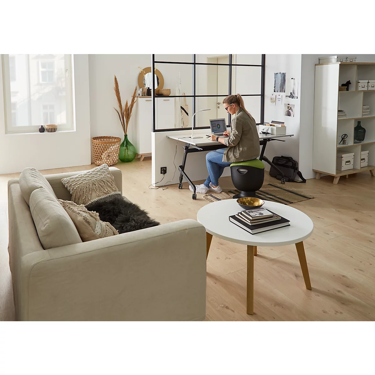 Bureau pliable, avec 4 roulettes verrouillables, rectangulaire, tube rond, L 1200 x P 600 x H 720 mm, blanc/noir