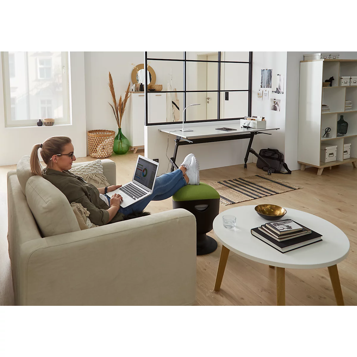 Bureau pliable, avec 4 roulettes verrouillables, rectangulaire, tube rond, L 1400 x P 600 x H 720 mm, blanc/noir