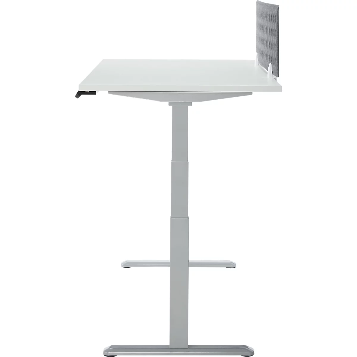Een in hoogte verstelbaar bureau in lichtgrijs. Het tafelblad is wit, met rechts een grijs scherm.