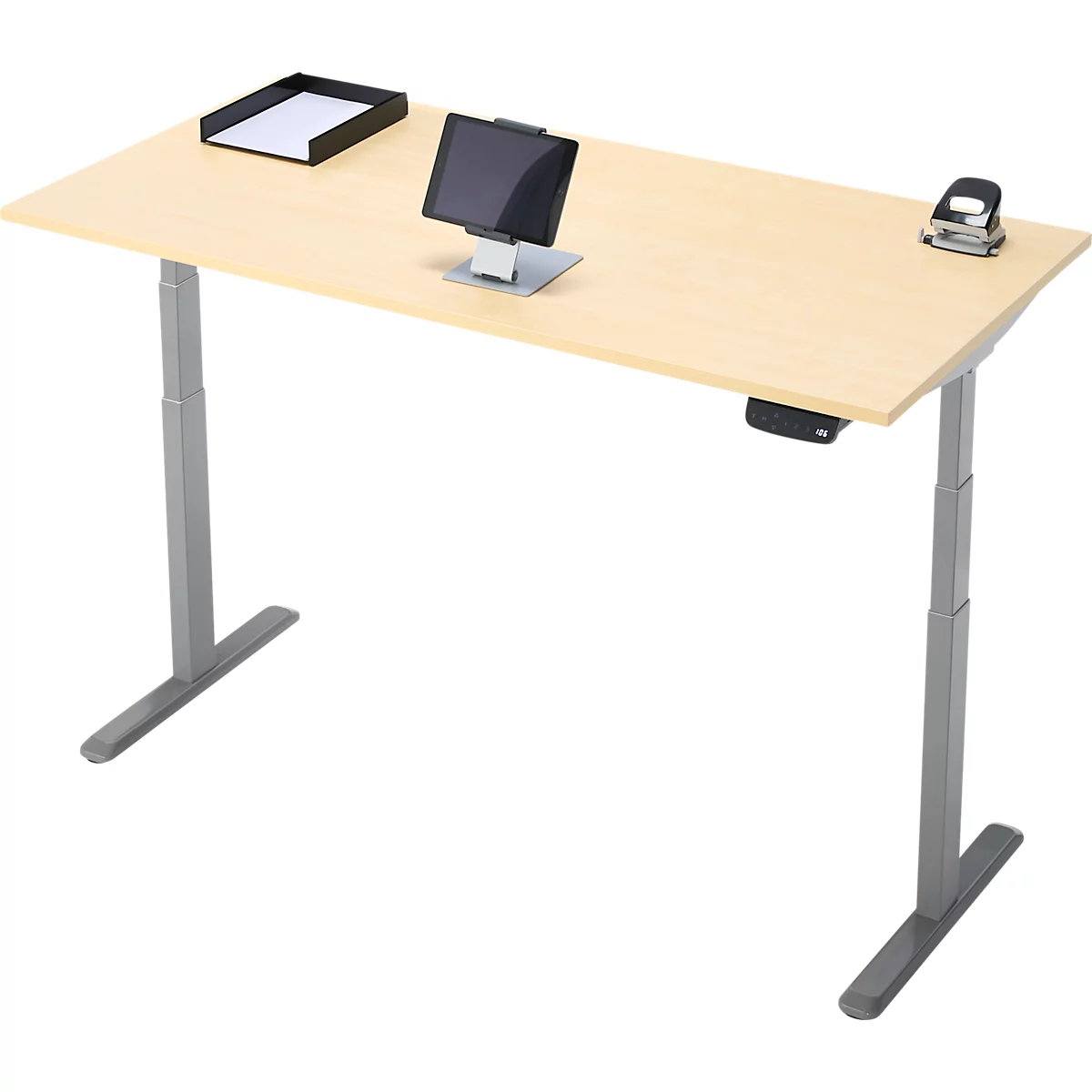 Bureau réglable en hauteur, brun clair, avec tablette, bac à papier et perforatrice.
