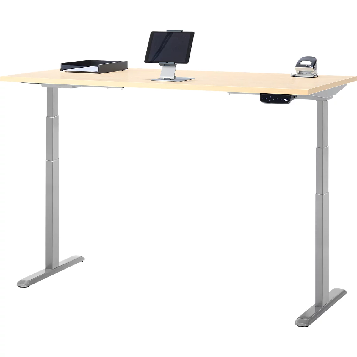 Bureau réglable en hauteur de couleur claire avec tablette et perforatrice.